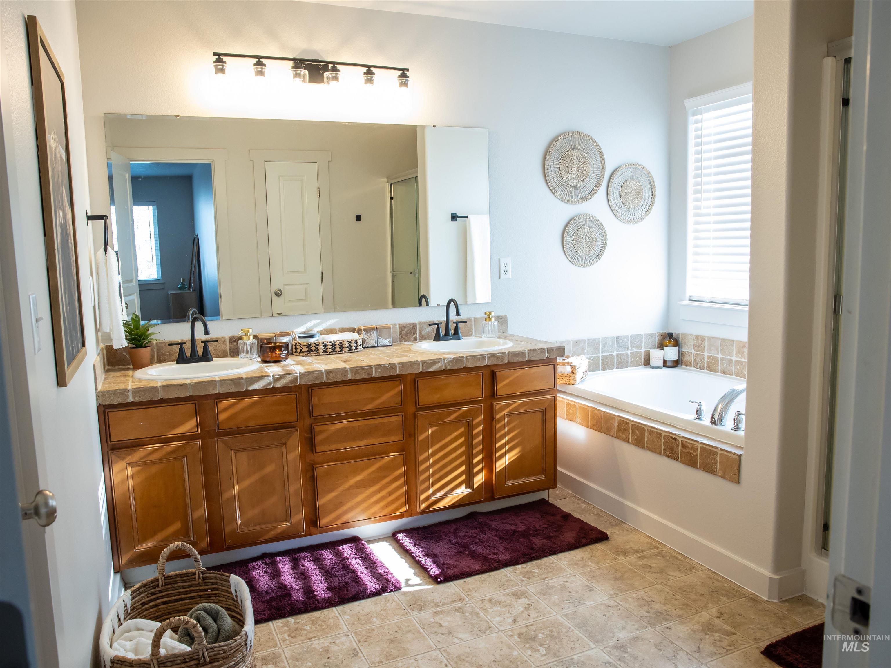 3491 N Maplestone Ave