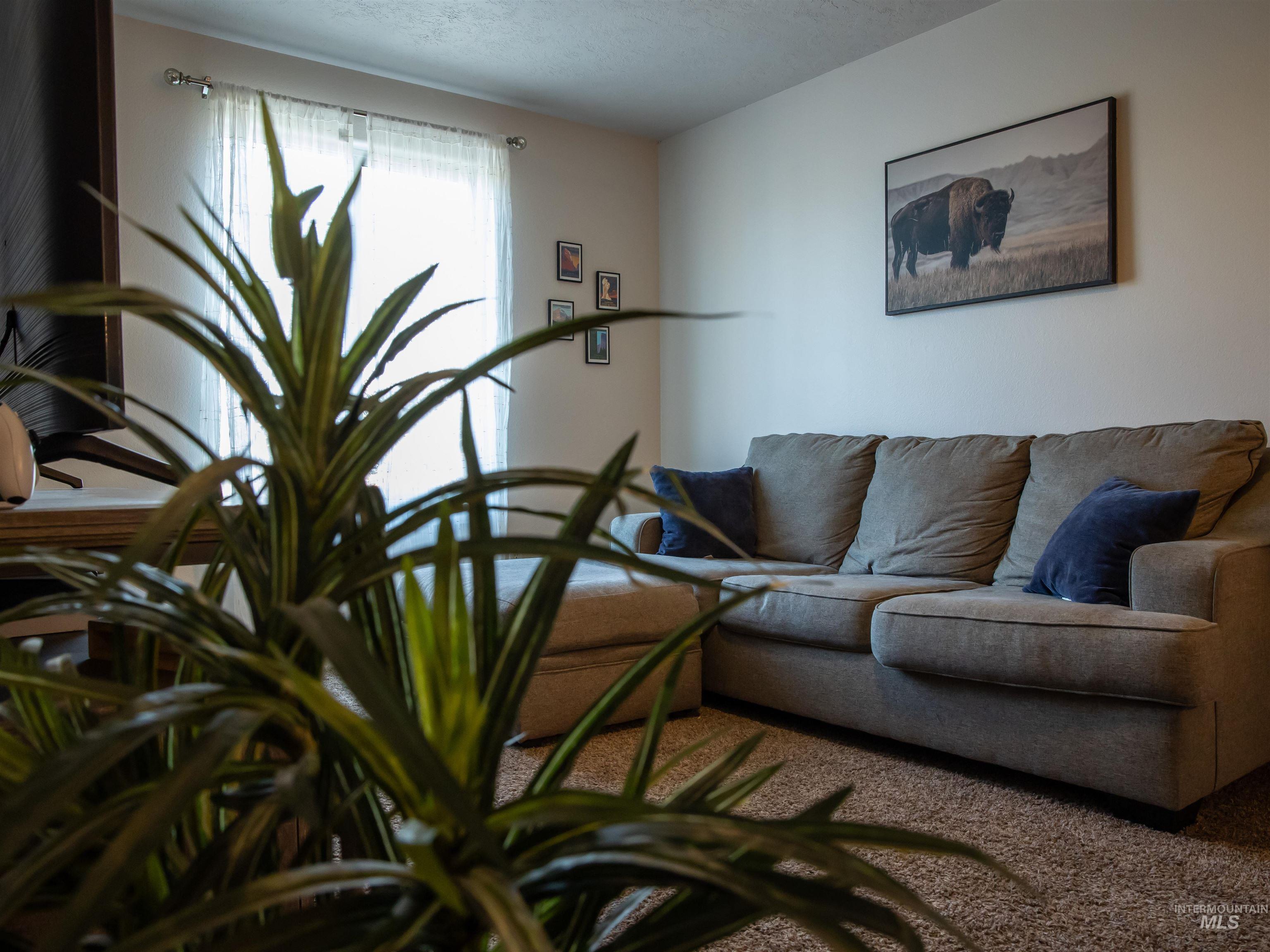 3491 N Maplestone Ave