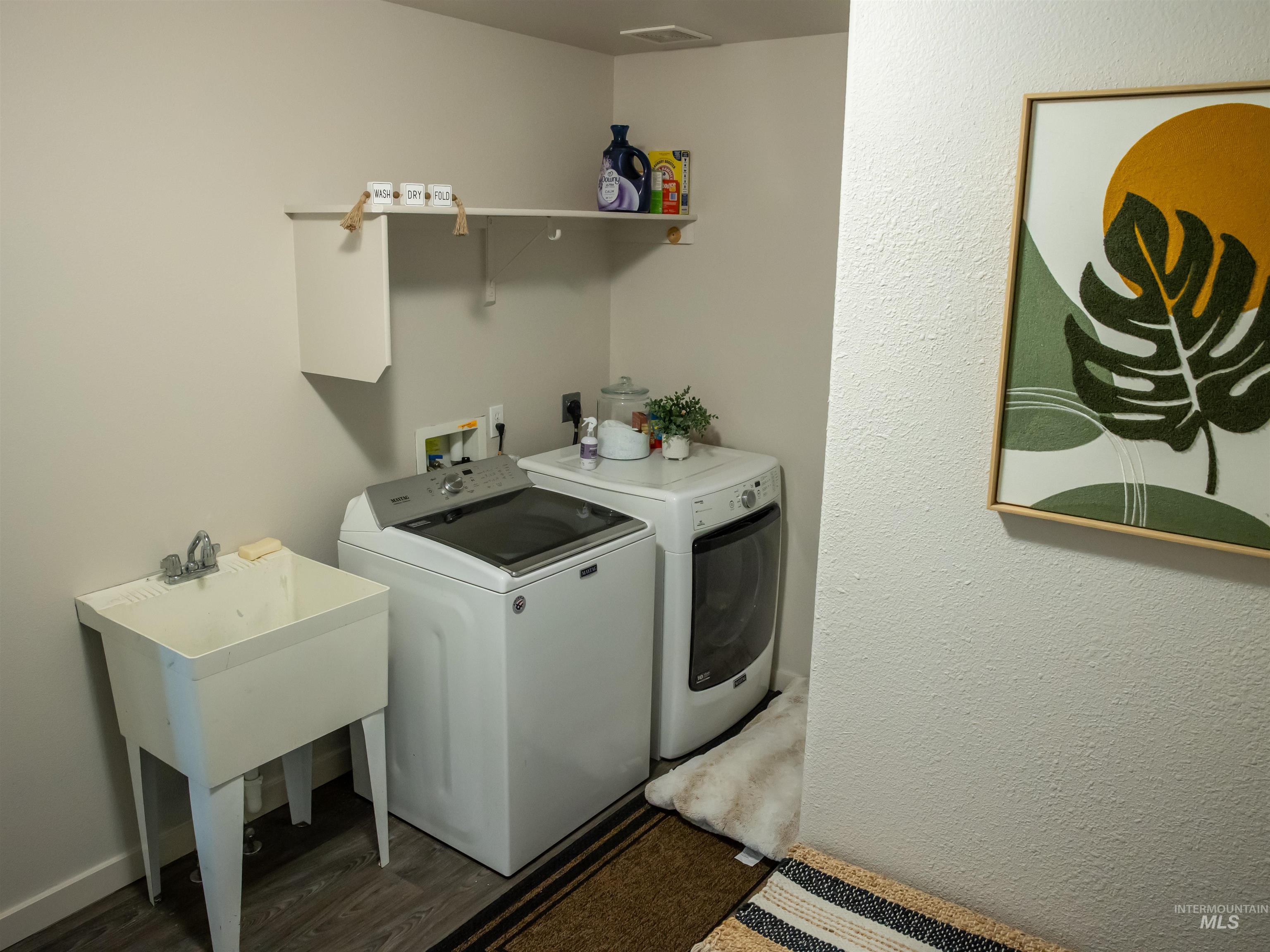 3491 N Maplestone Ave