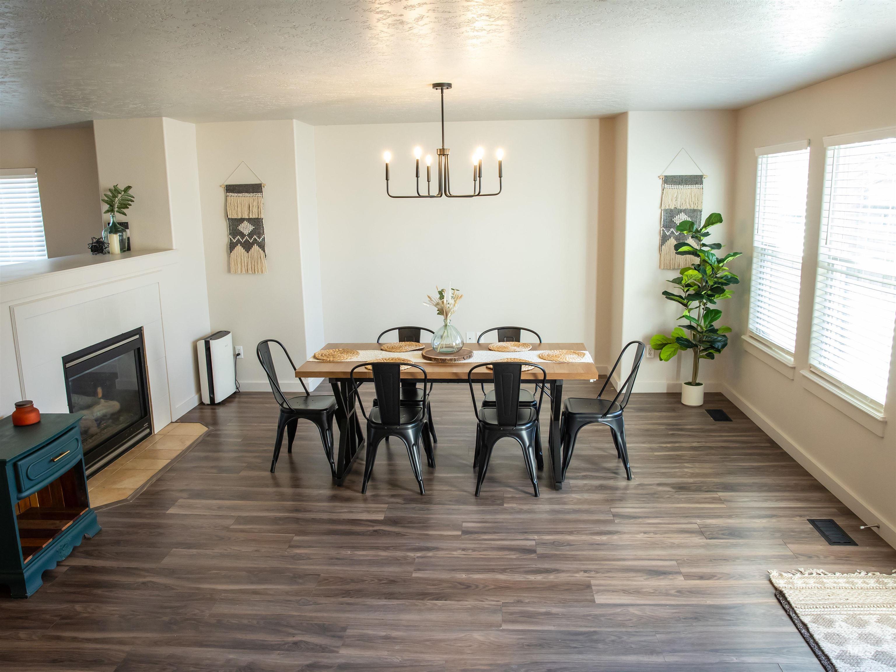 3491 N Maplestone Ave