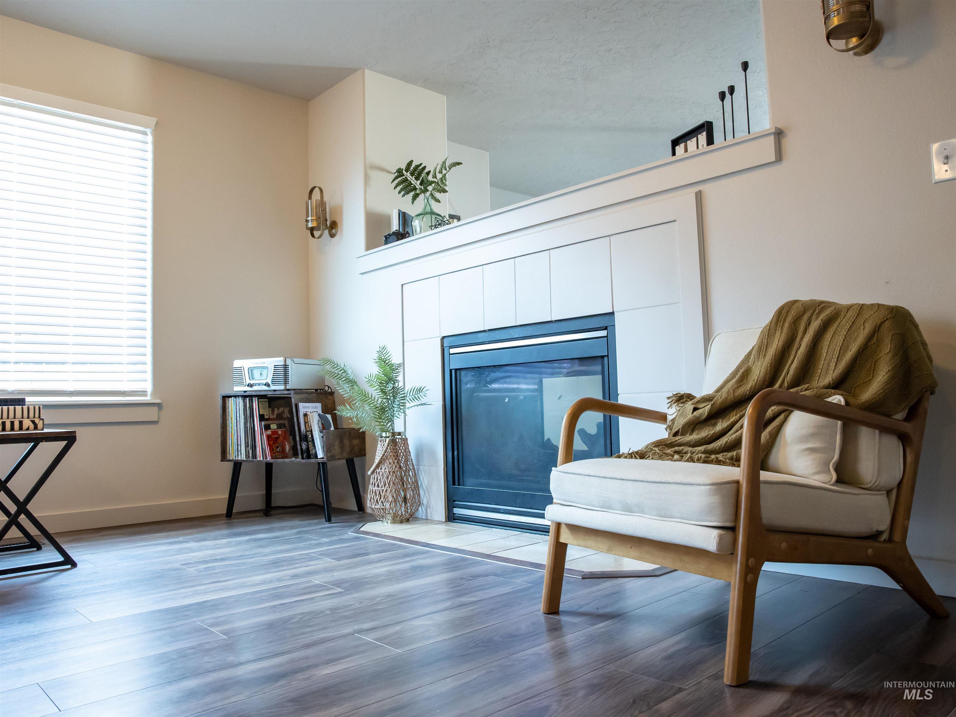 3491 N Maplestone Ave