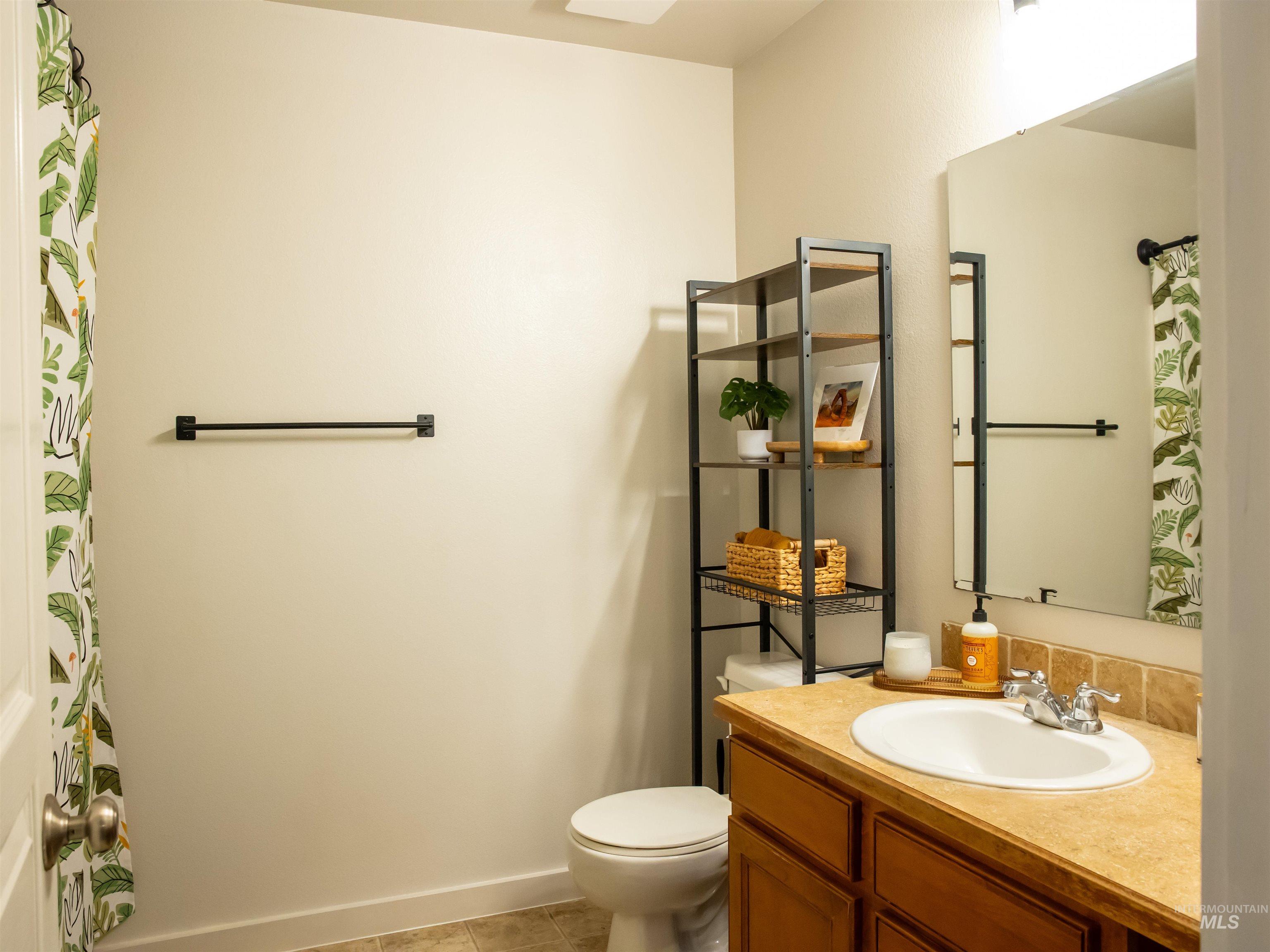 3491 N Maplestone Ave