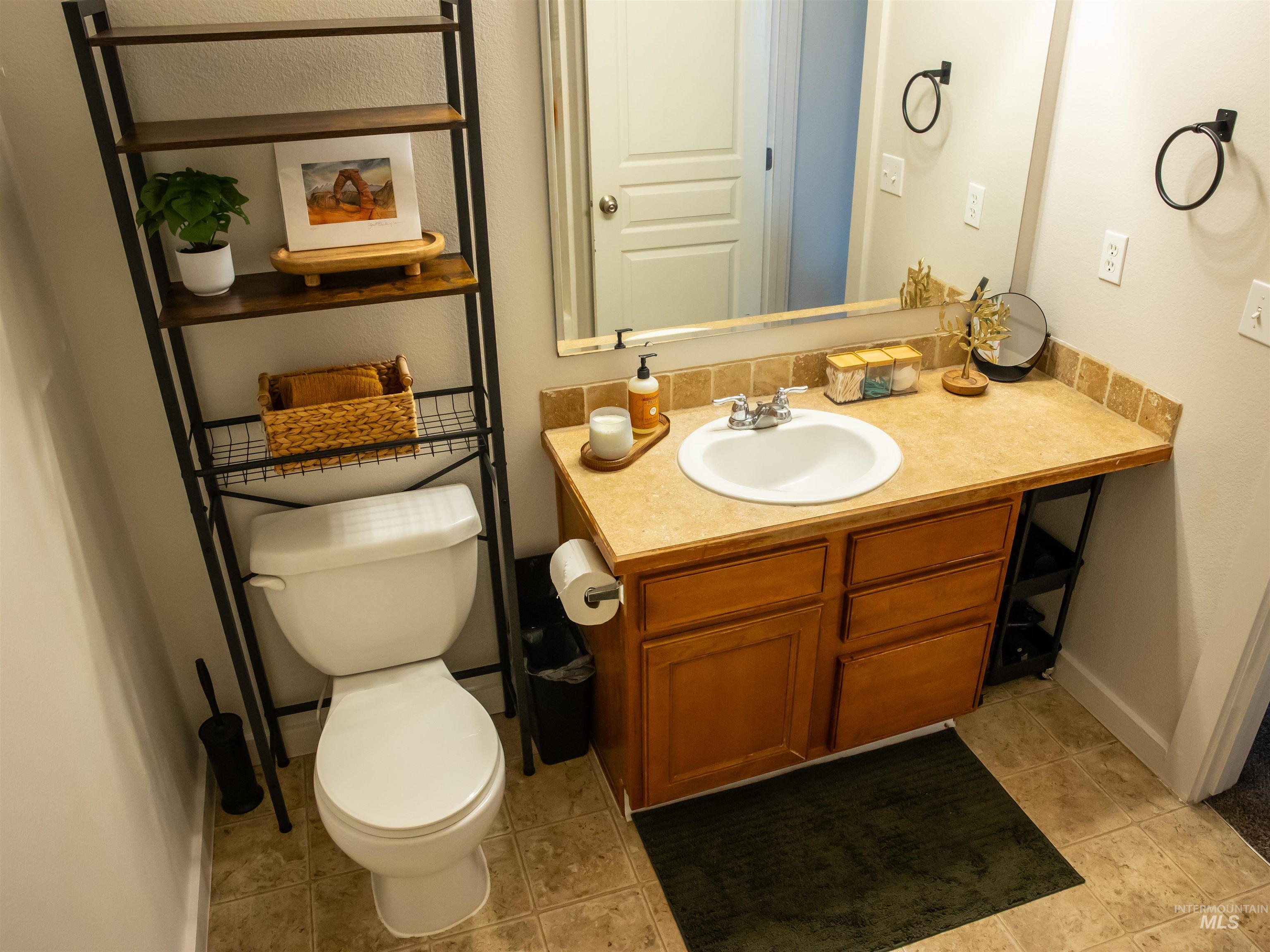 3491 N Maplestone Ave