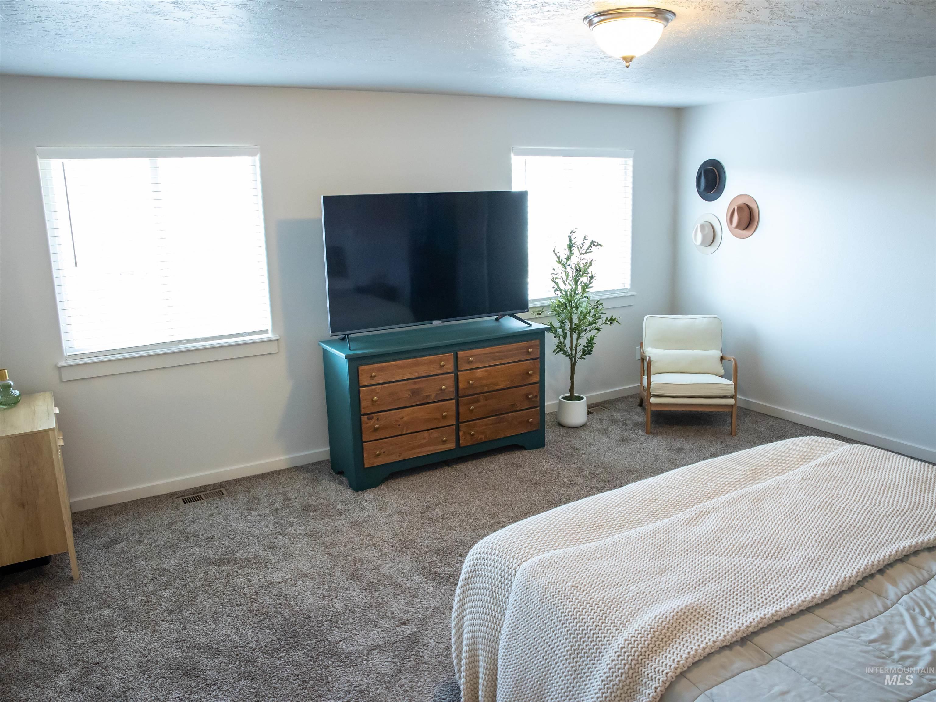 3491 N Maplestone Ave