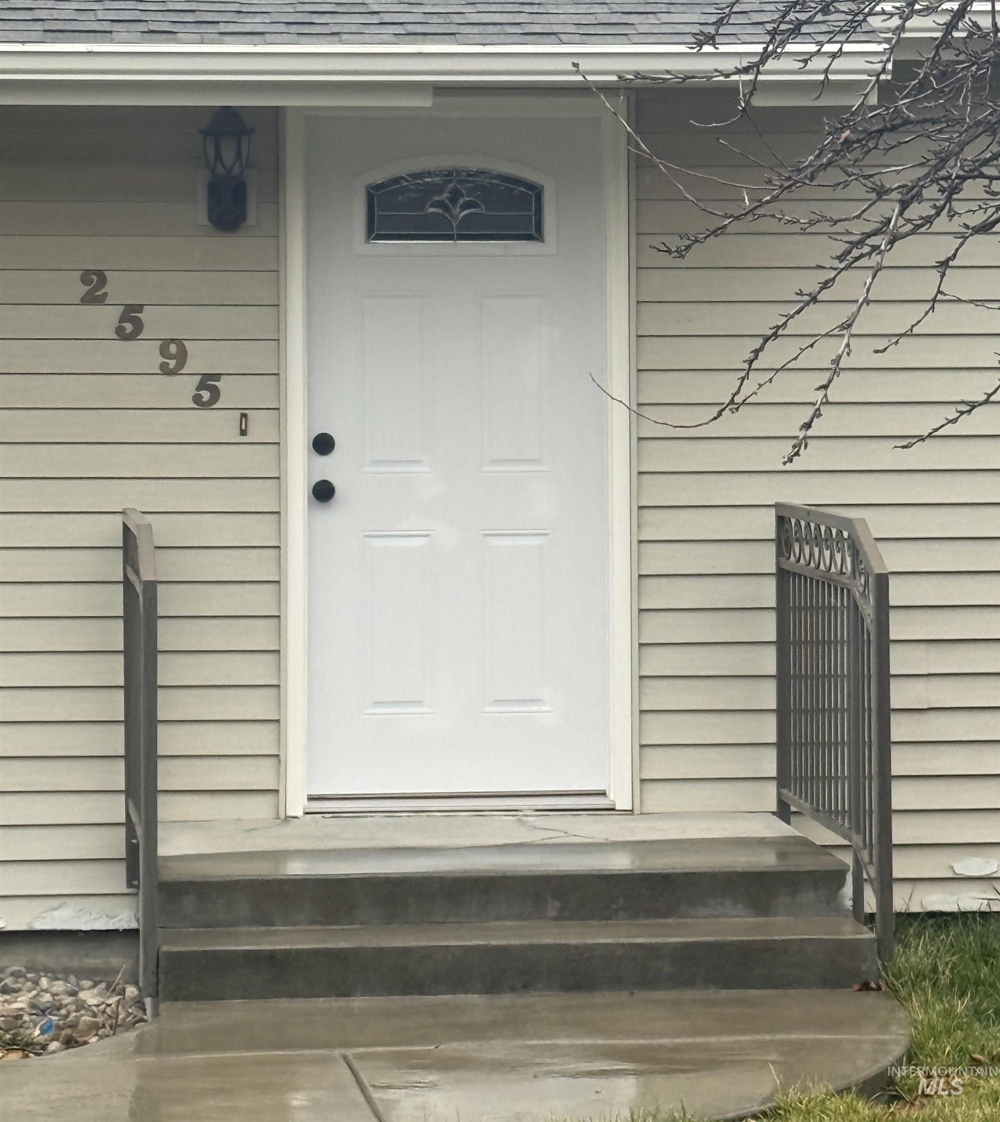 2595 N 3rd E