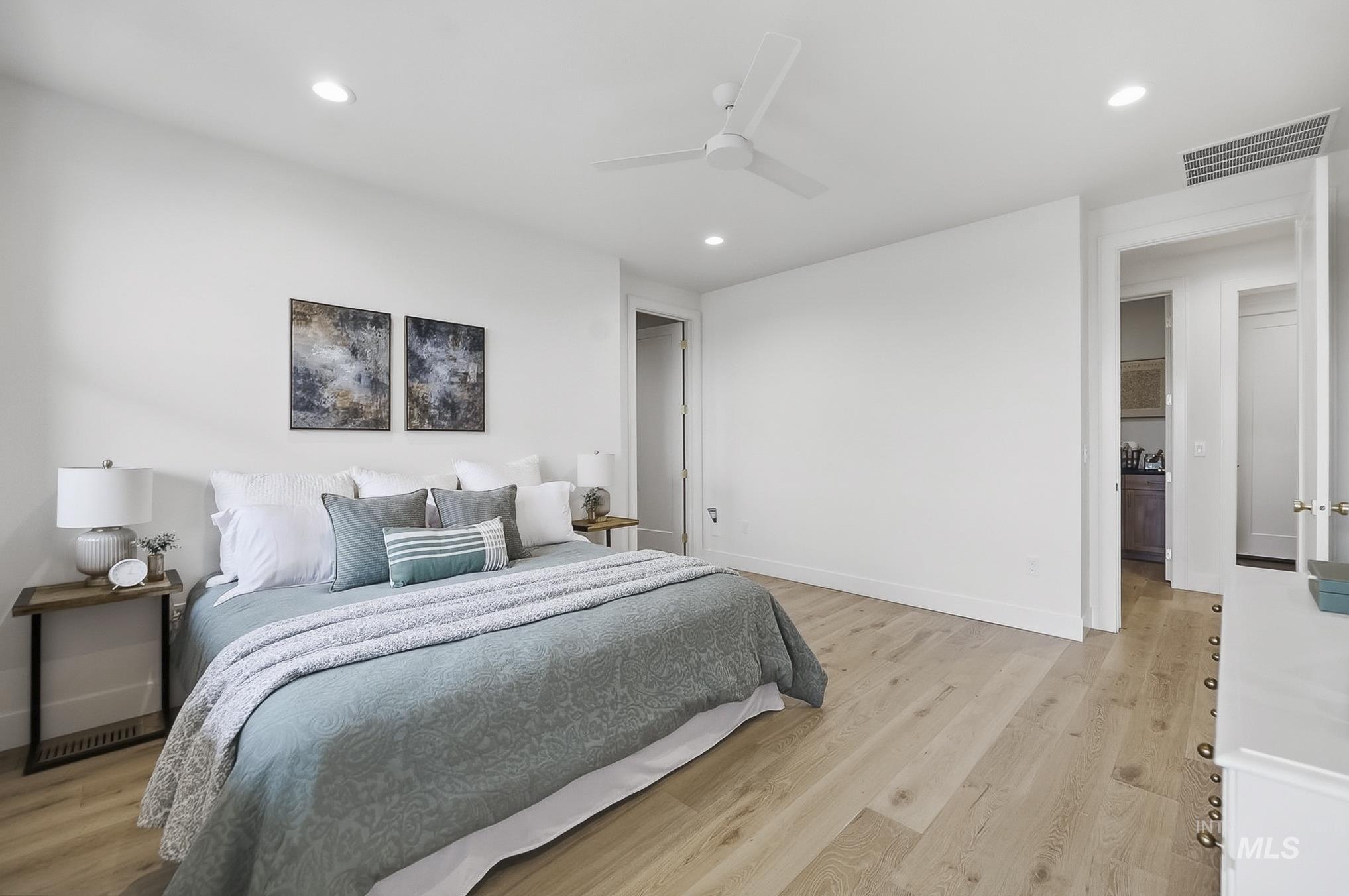 2553 N Buhrstone Ave