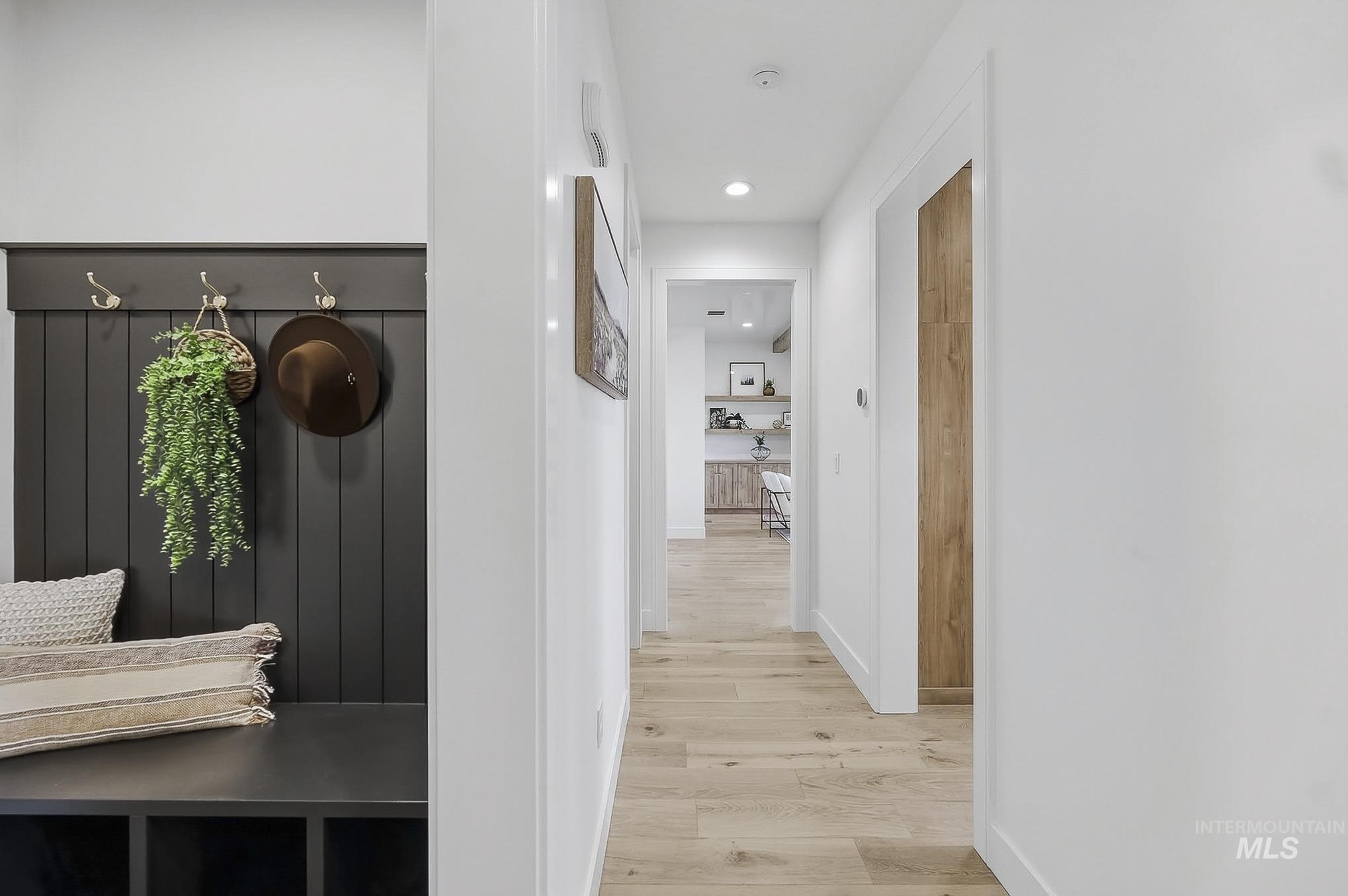 2553 N Buhrstone Ave