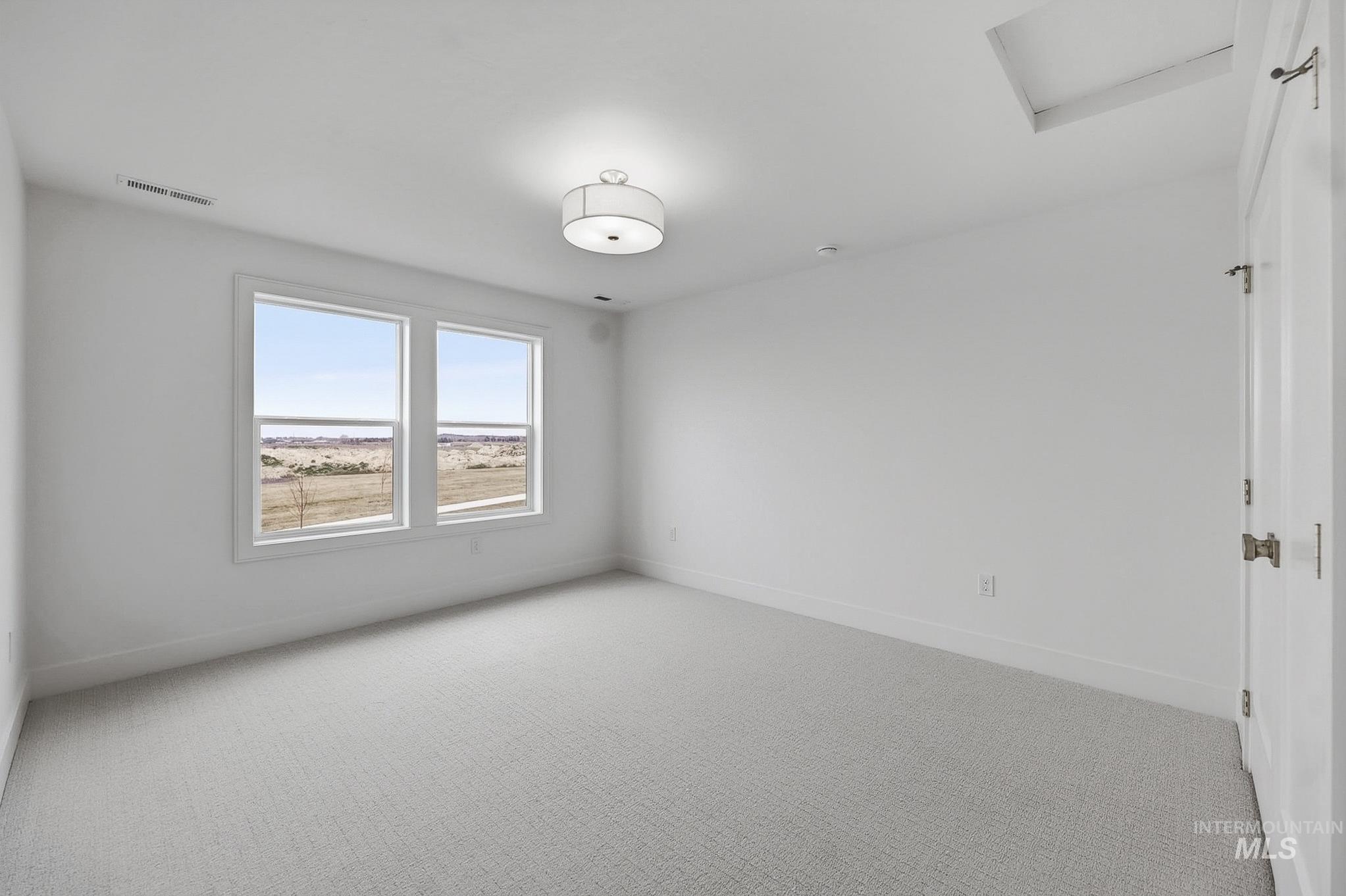 2553 N Buhrstone Ave