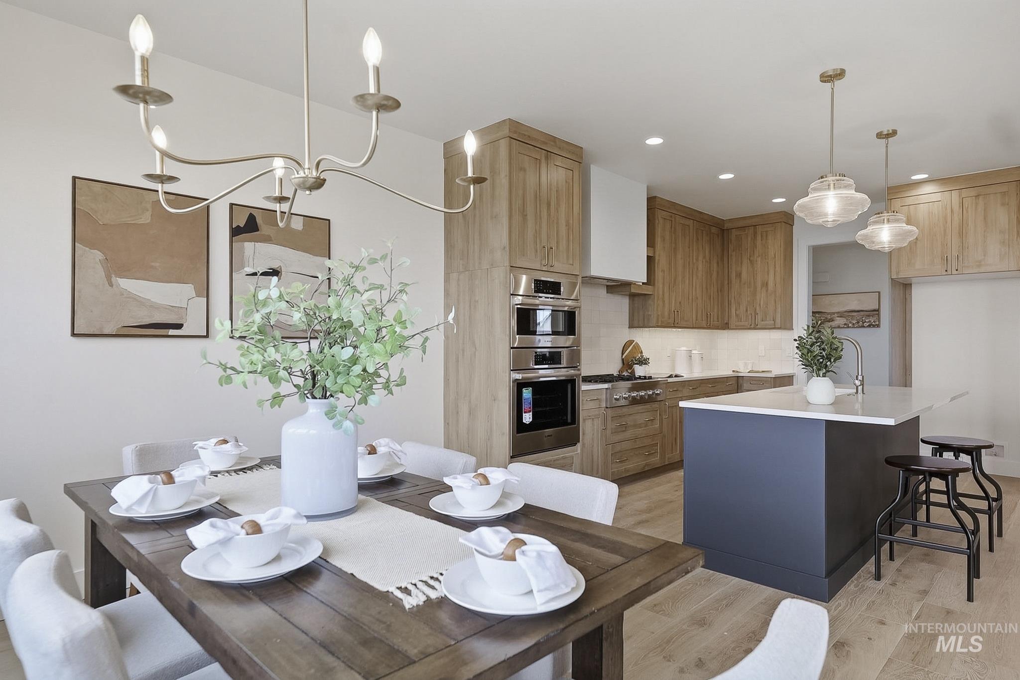 2553 N Buhrstone Ave