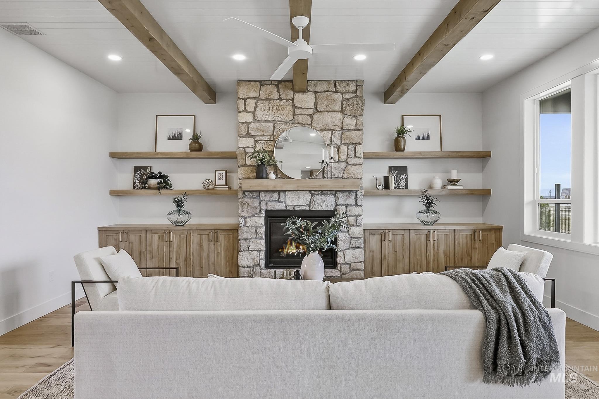 2553 N Buhrstone Ave