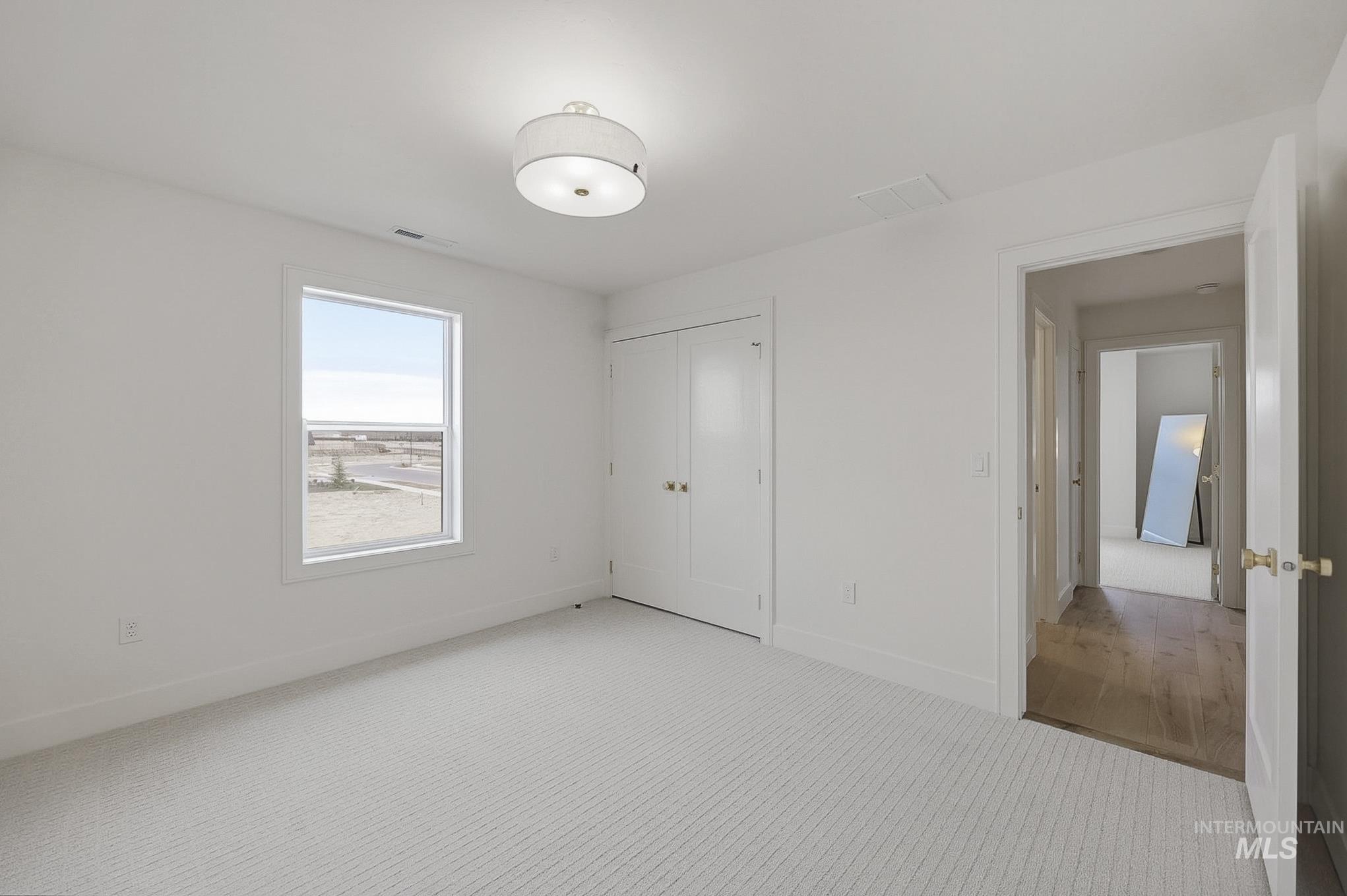 2553 N Buhrstone Ave