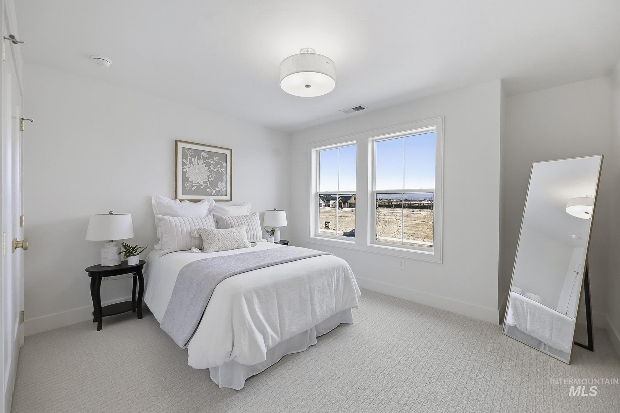 2553 N Buhrstone Ave