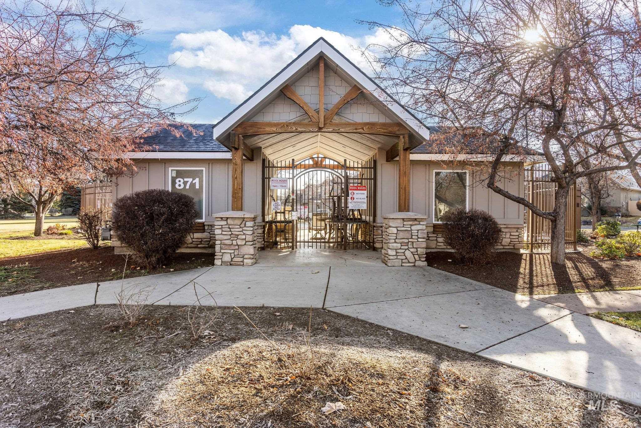 918 W Heather Woods Drive