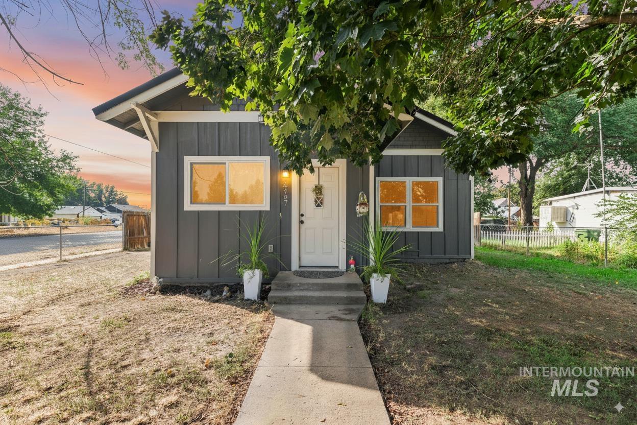 366 4th Ave N
