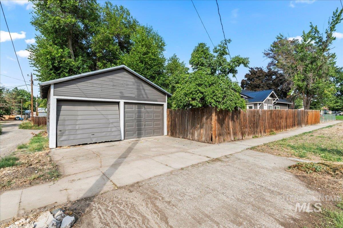 366 4th Ave N