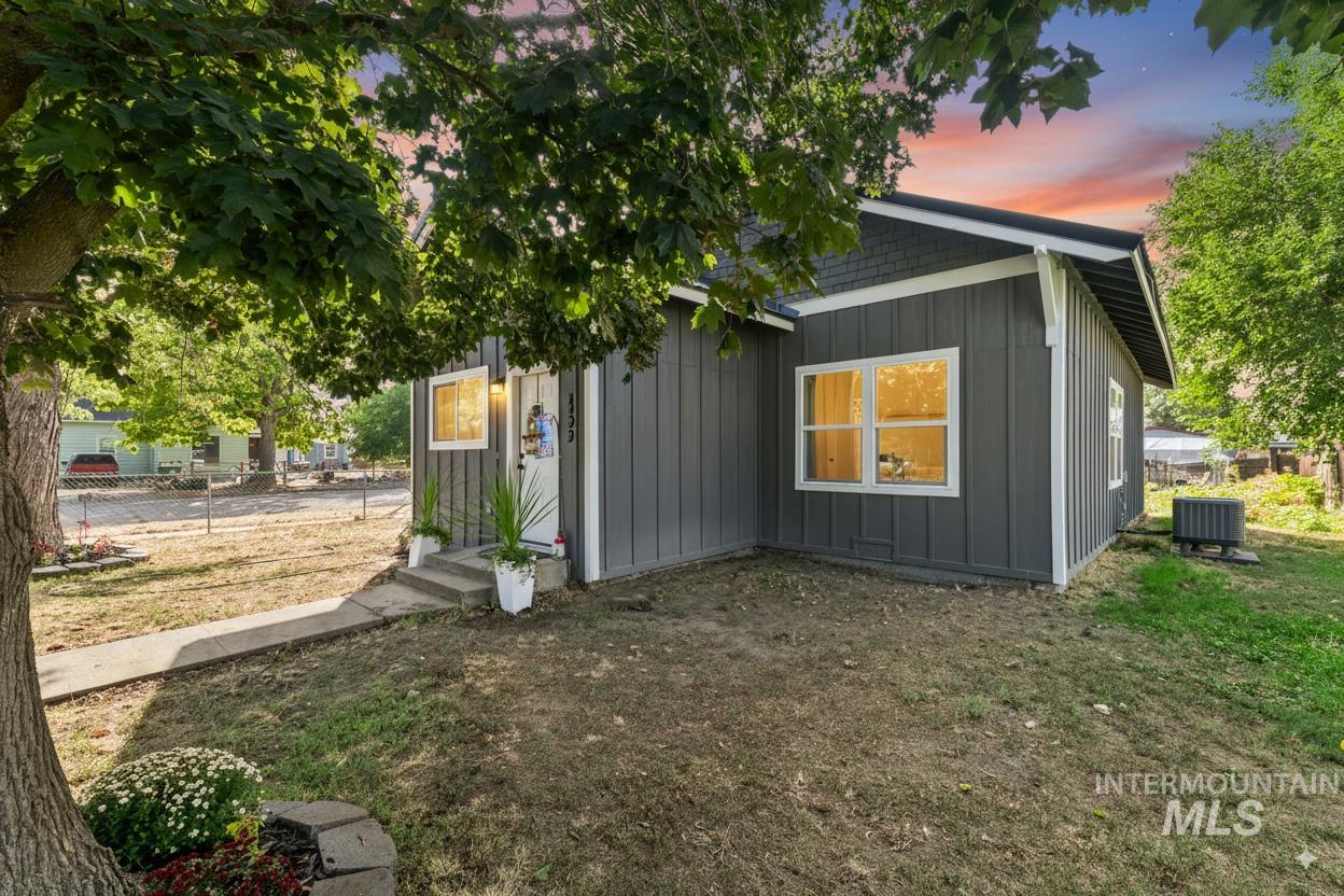 366 4th Ave N