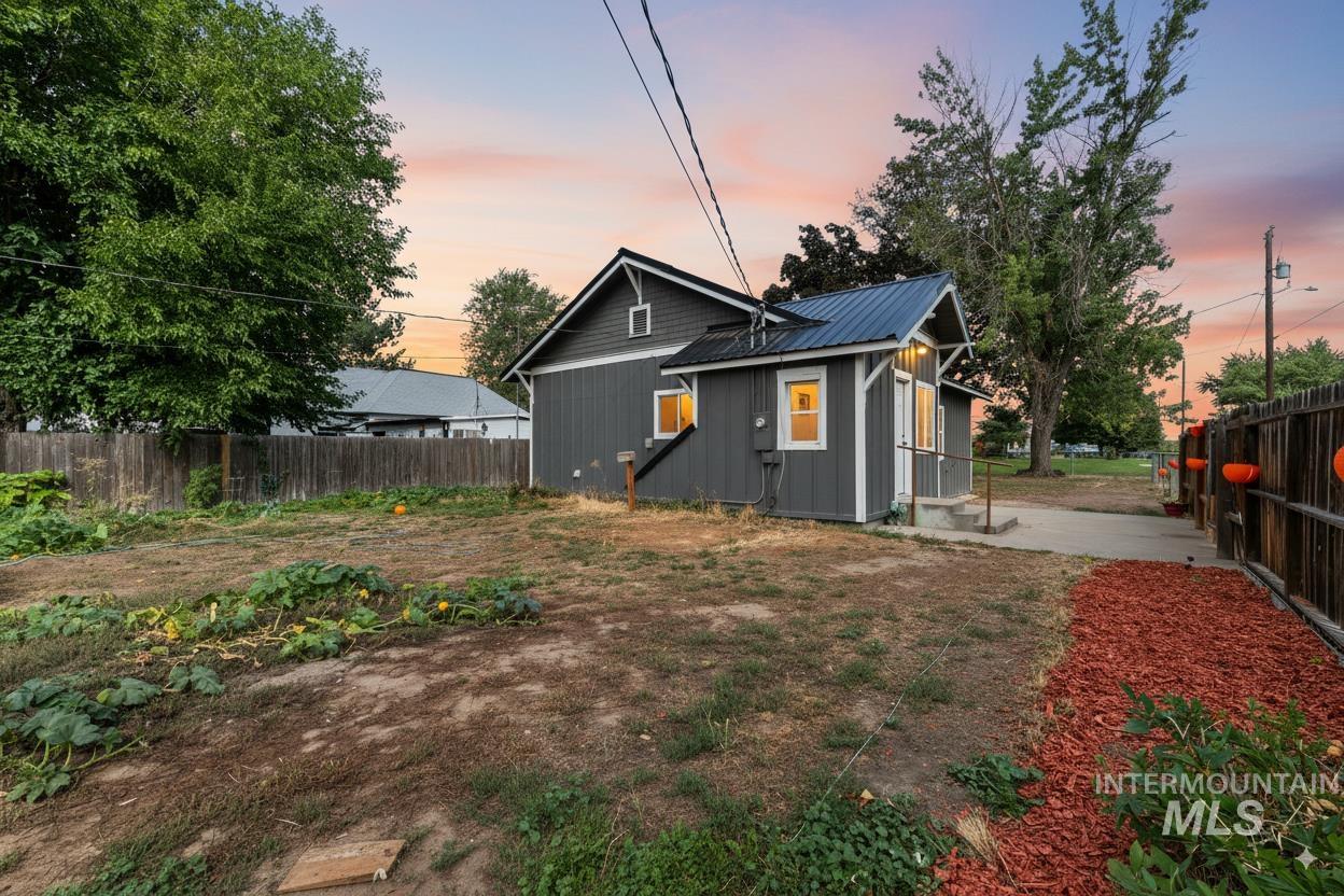 366 4th Ave N