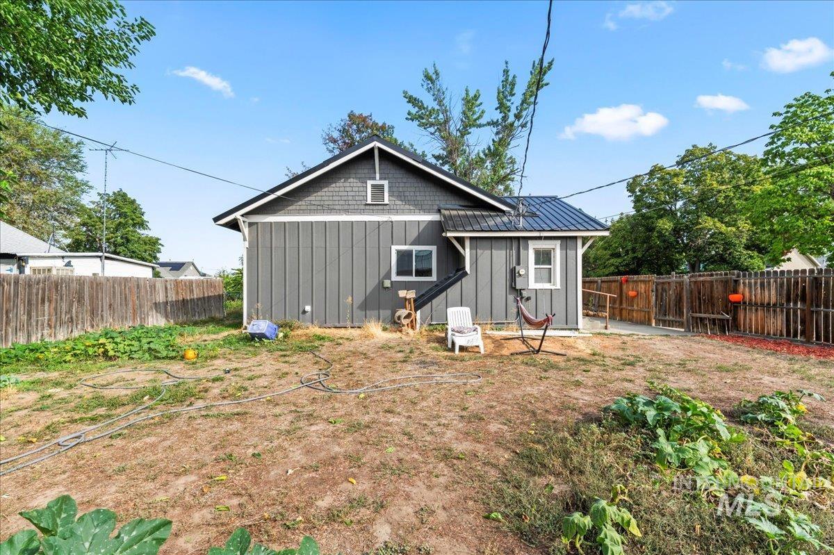 366 4th Ave N