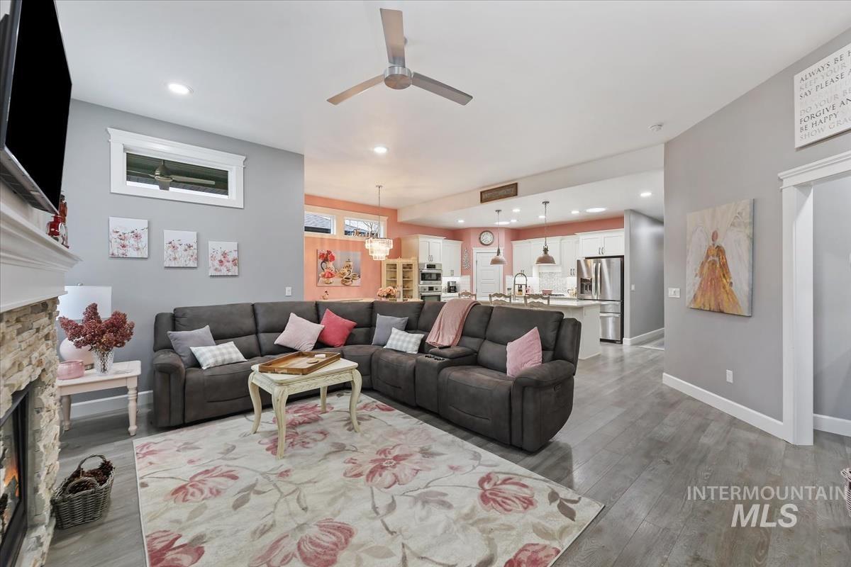 189 S Devon Ave.