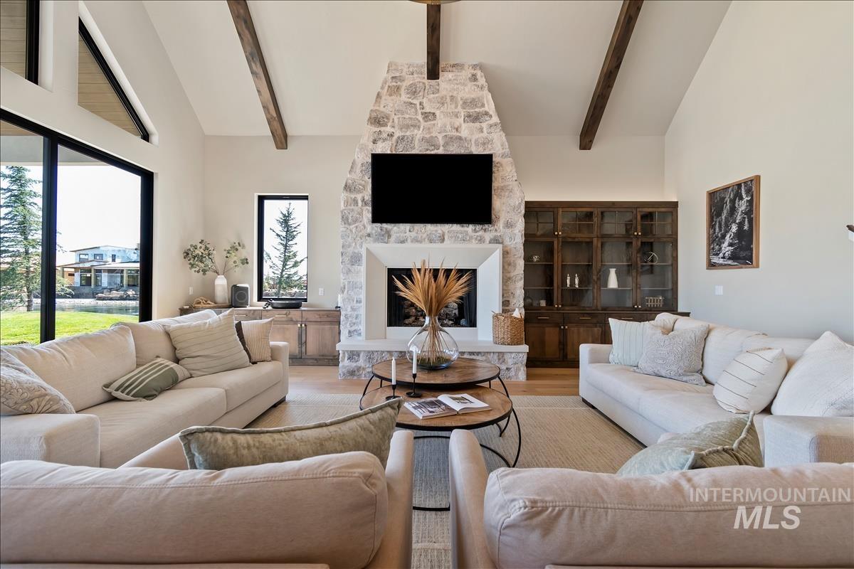 3491 N Templeton Way