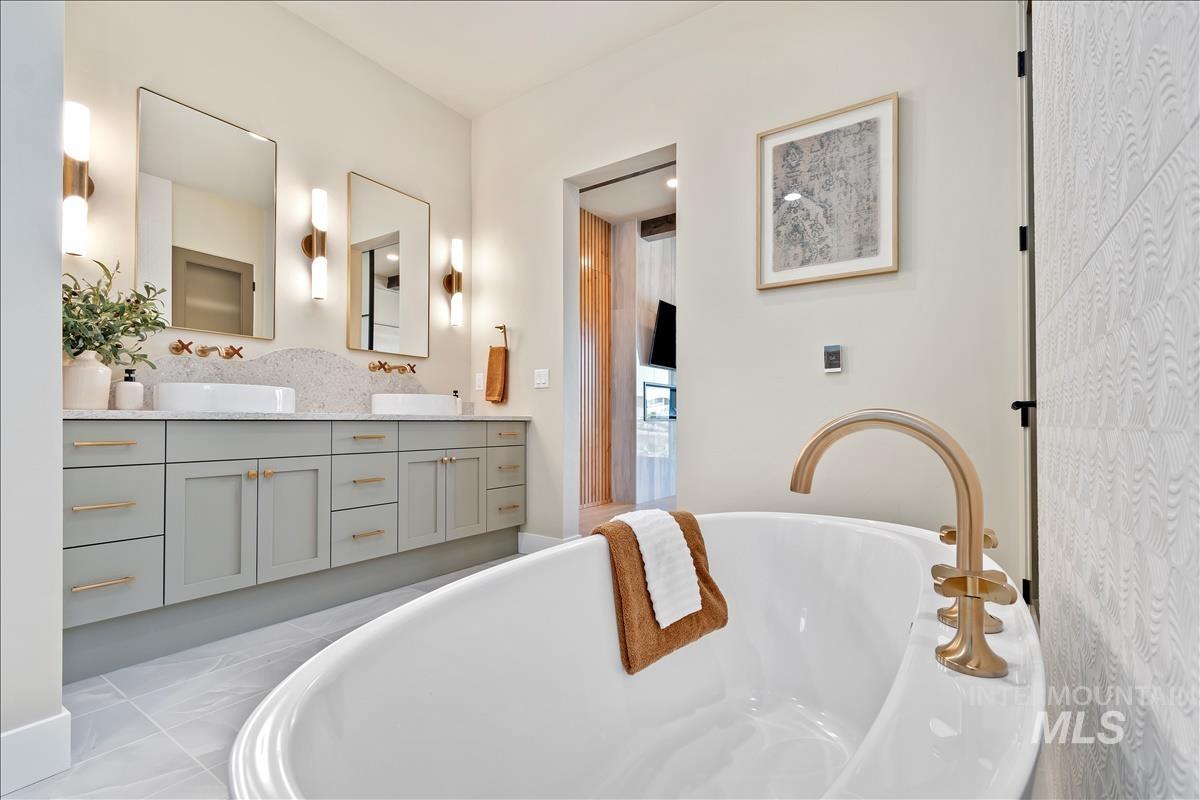 3491 N Templeton Way