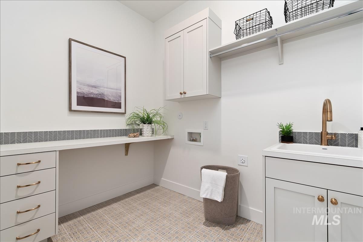 3506 N Templeton Way