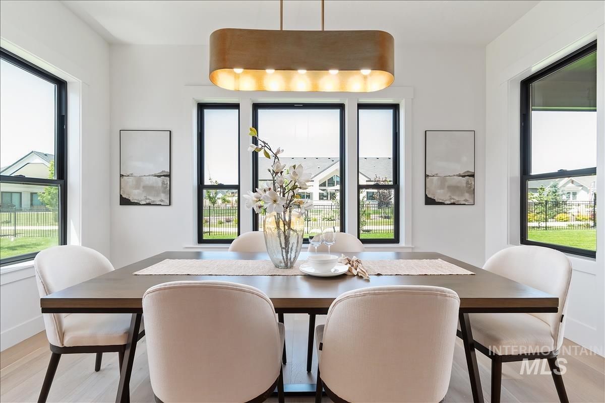 3506 N Templeton Way