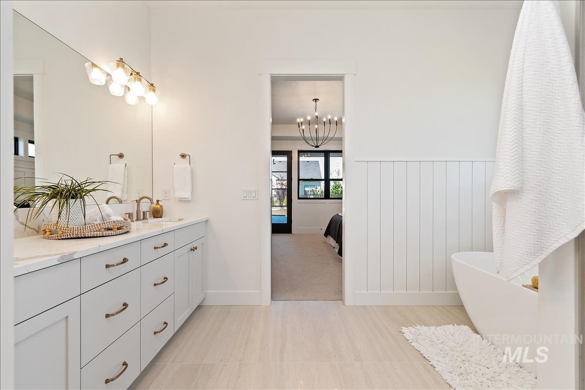 3506 N Templeton Way