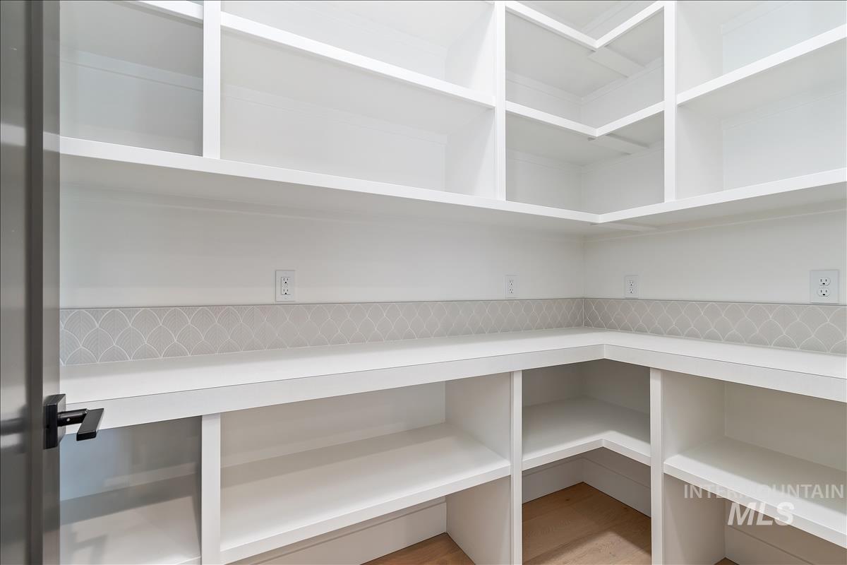 3506 N Templeton Way