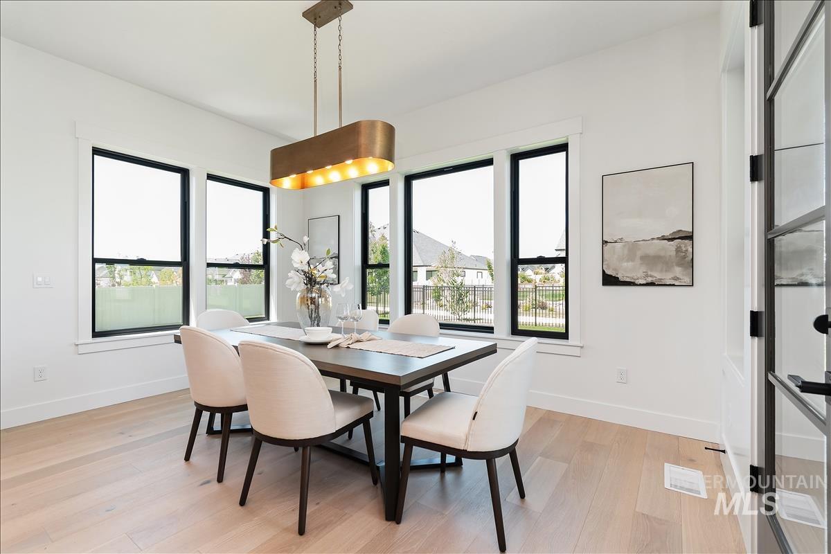 3506 N Templeton Way