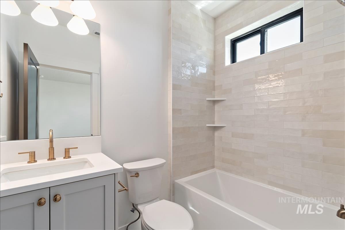 3506 N Templeton Way