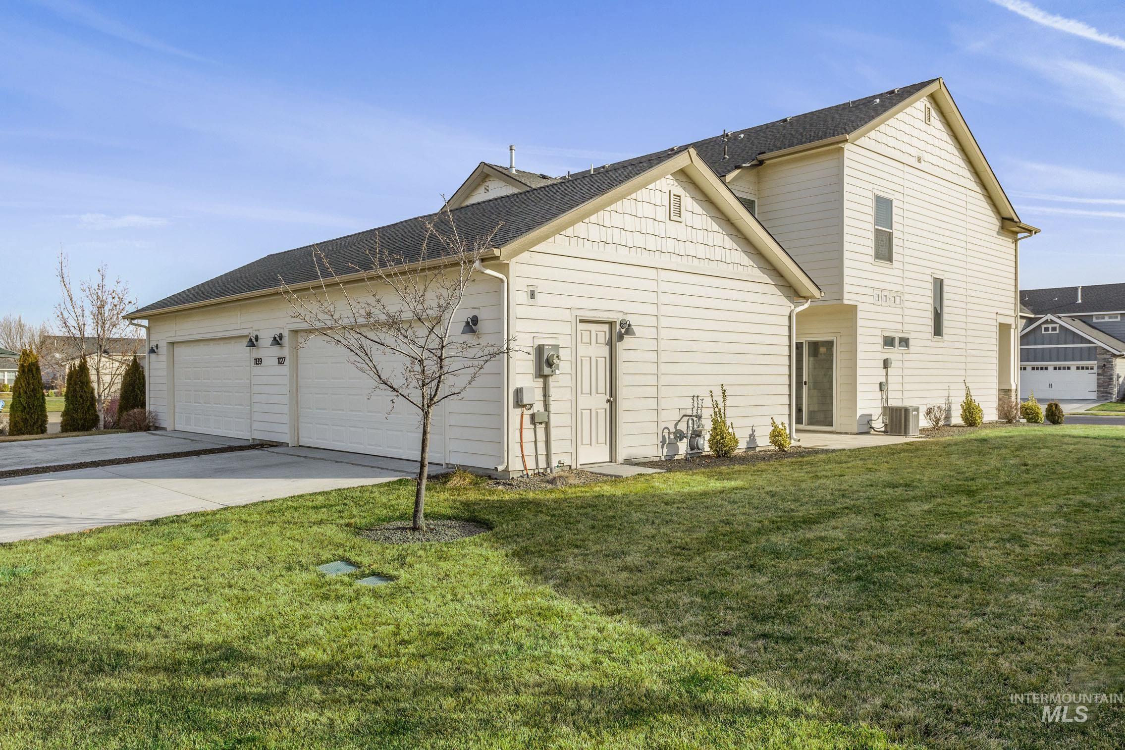 1127 N World Cup Ln