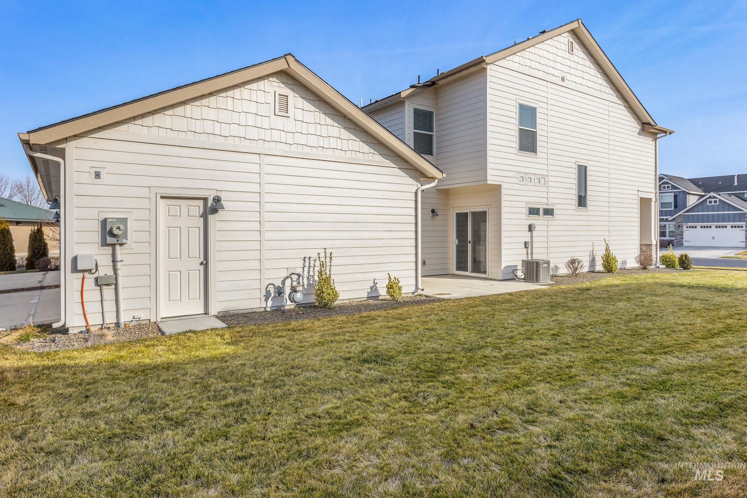 1127 N World Cup Ln