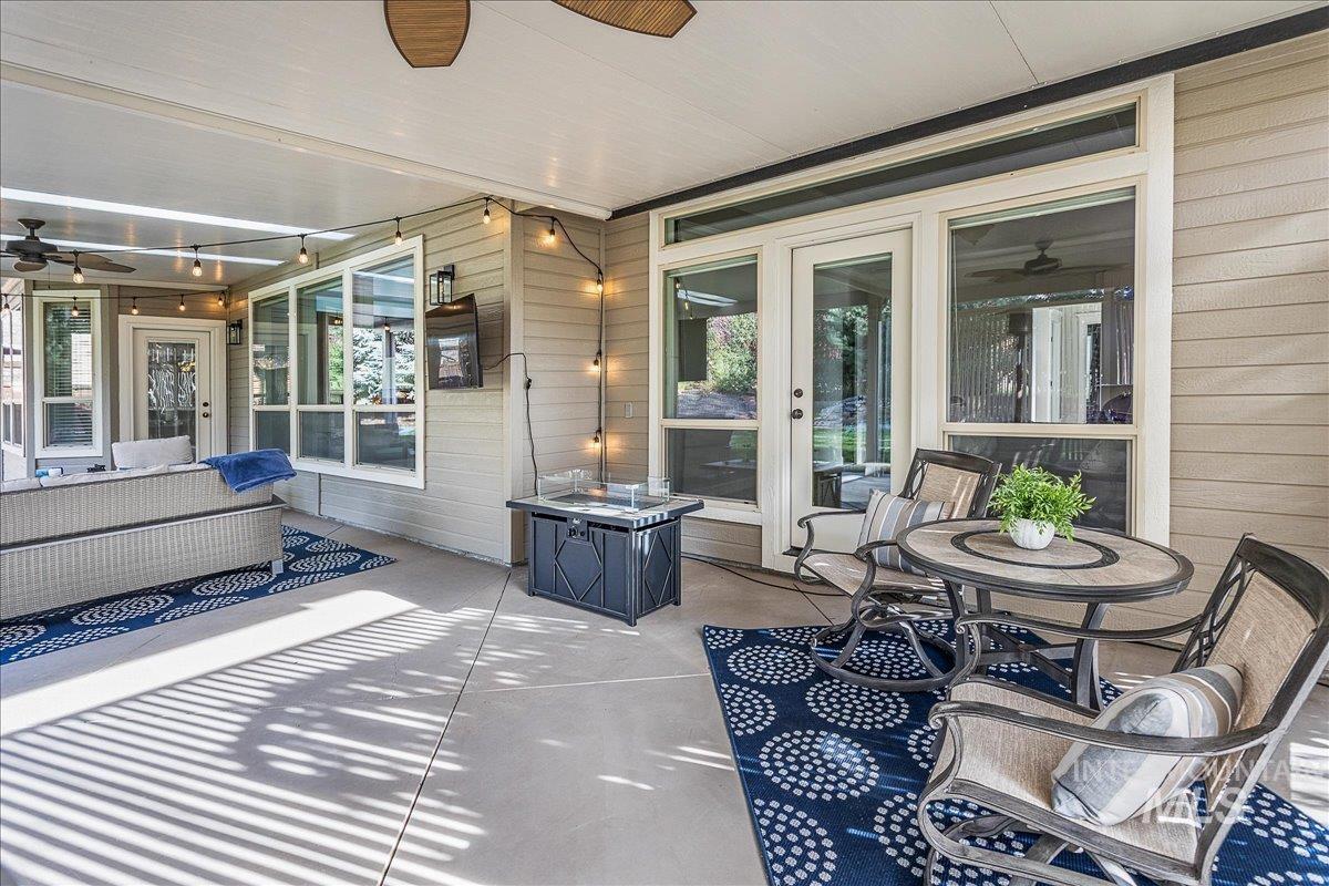 1536 E Daylesford Dr