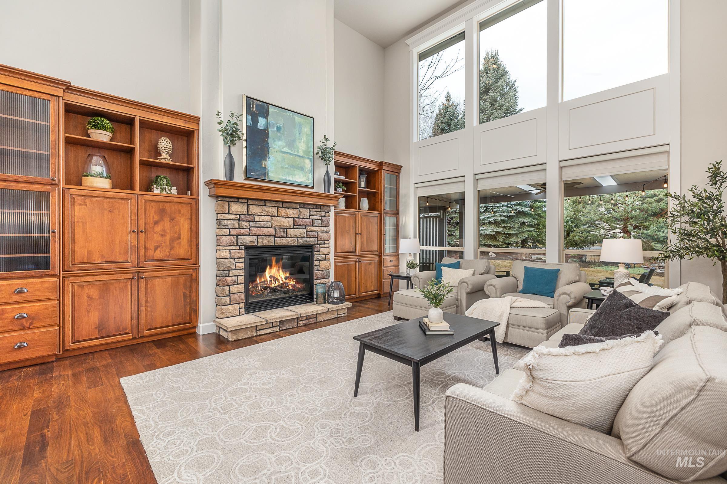 1536 E Daylesford Dr