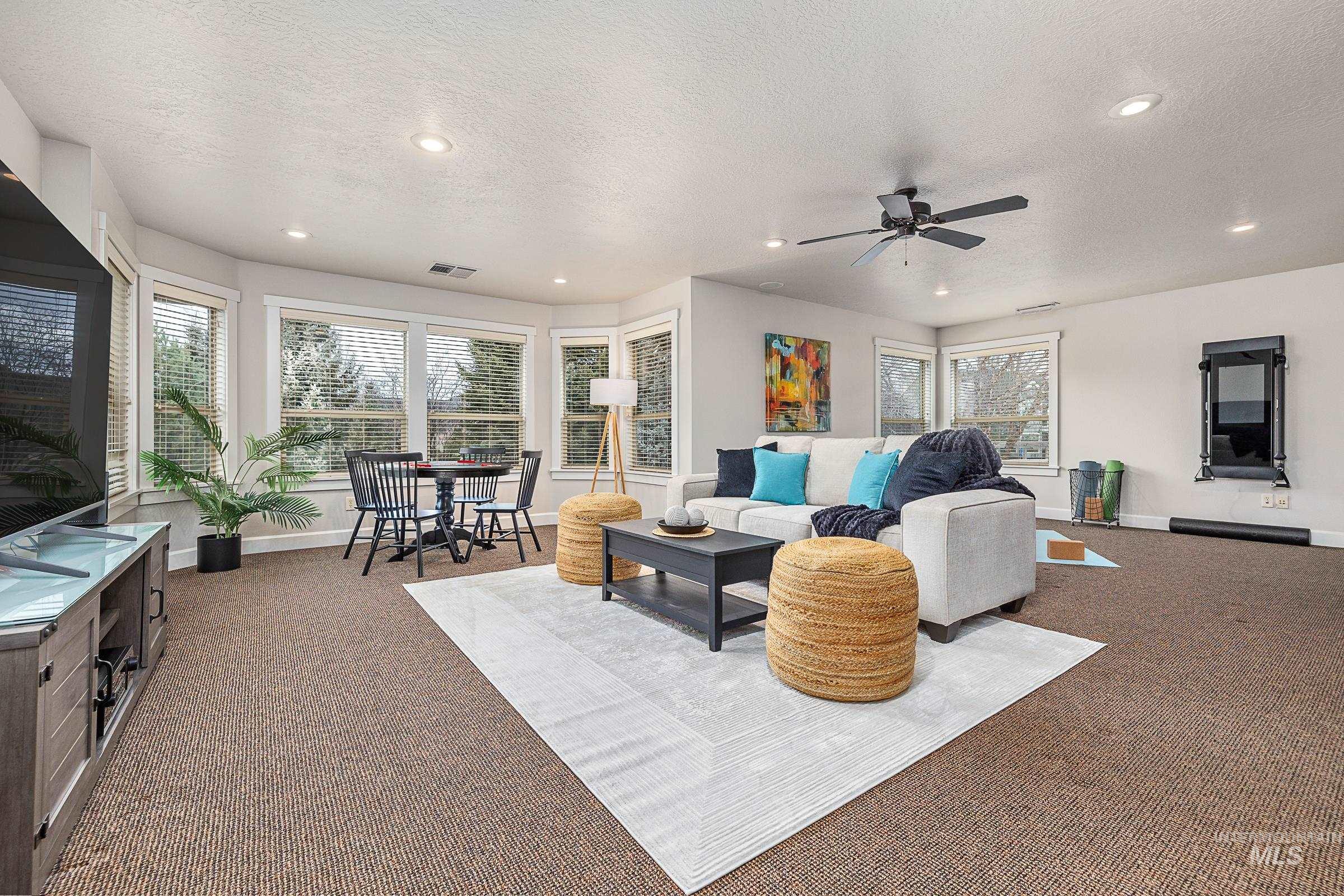 1536 E Daylesford Dr