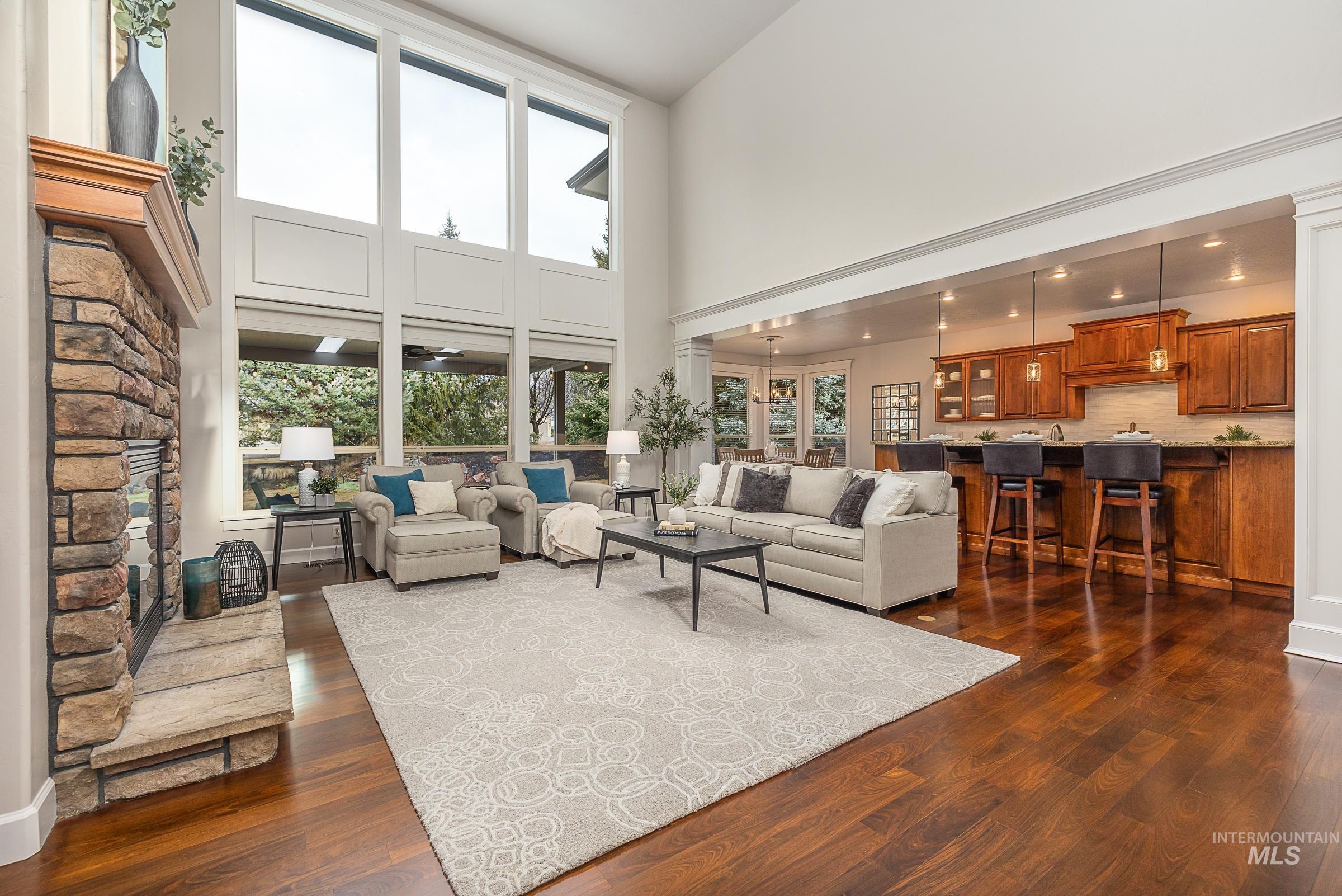 1536 E Daylesford Dr