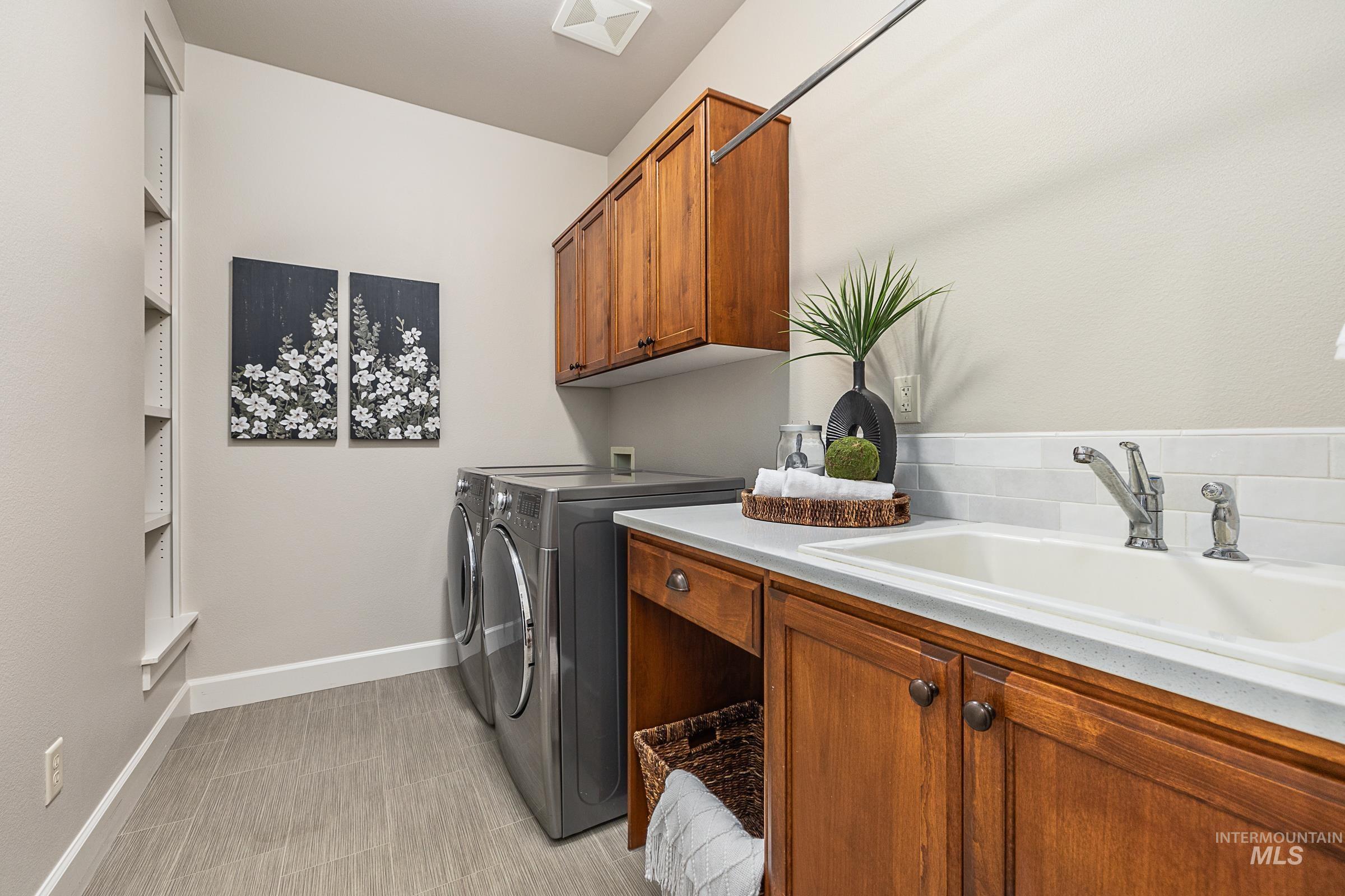 1536 E Daylesford Dr