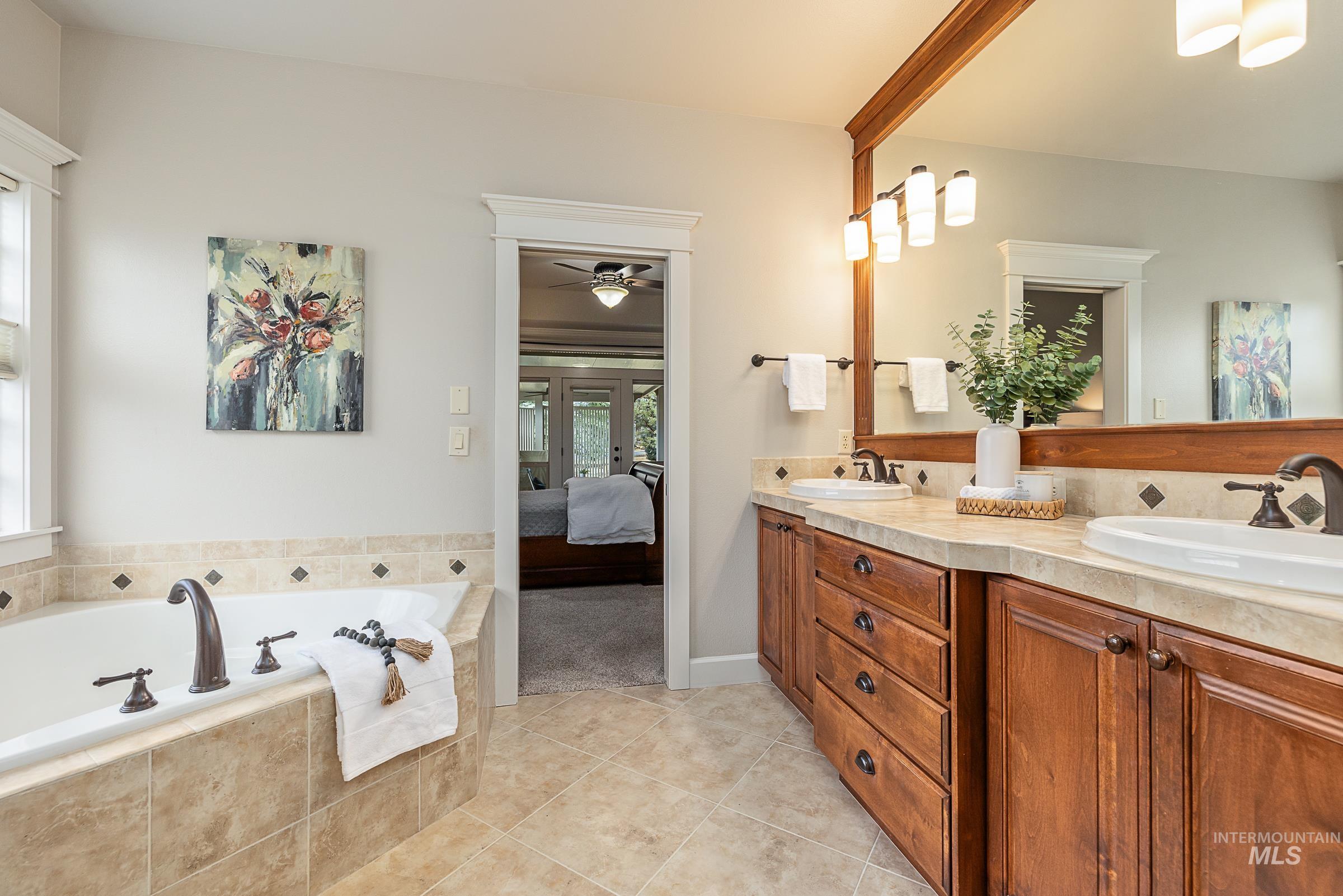 1536 E Daylesford Dr