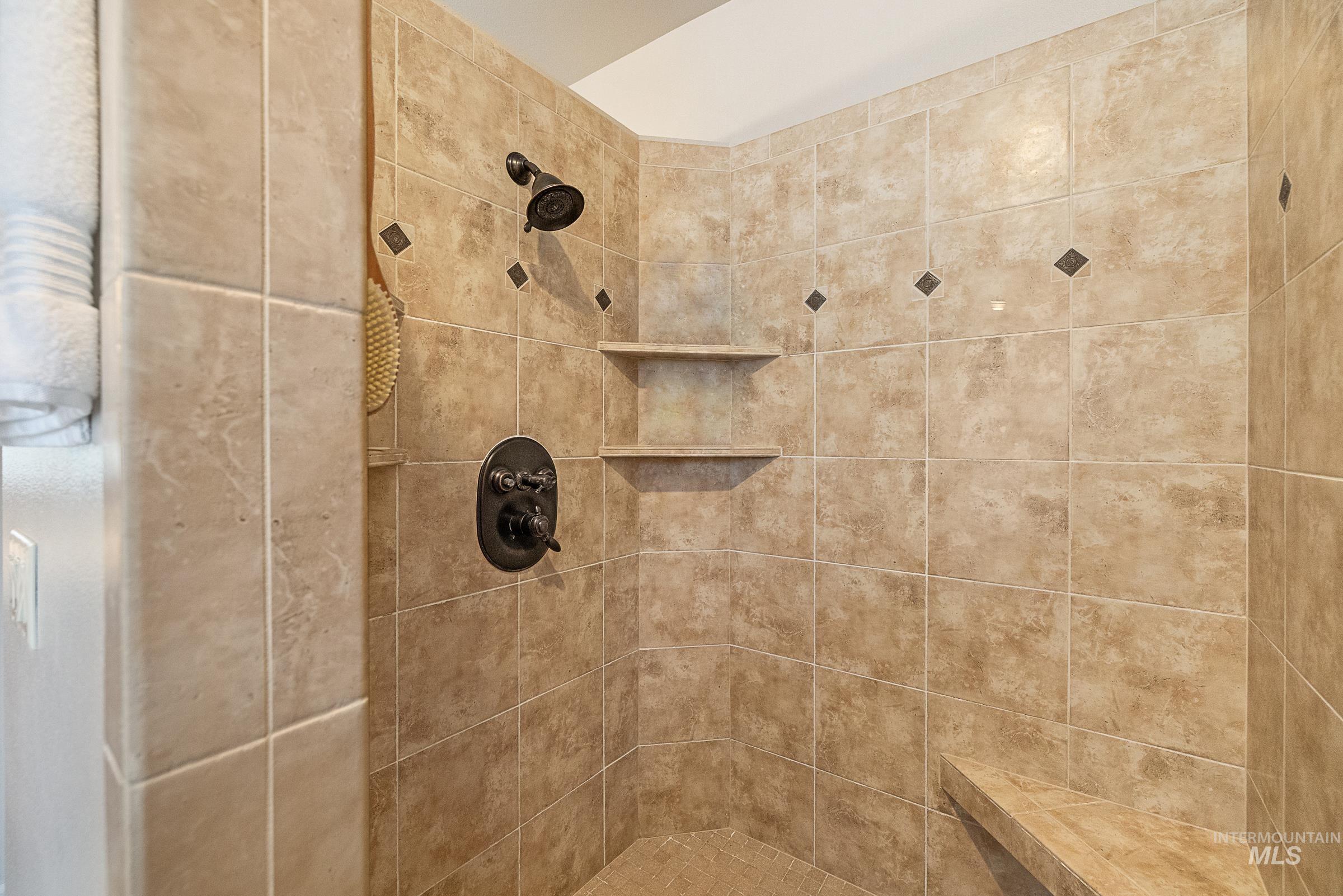 1536 E Daylesford Dr