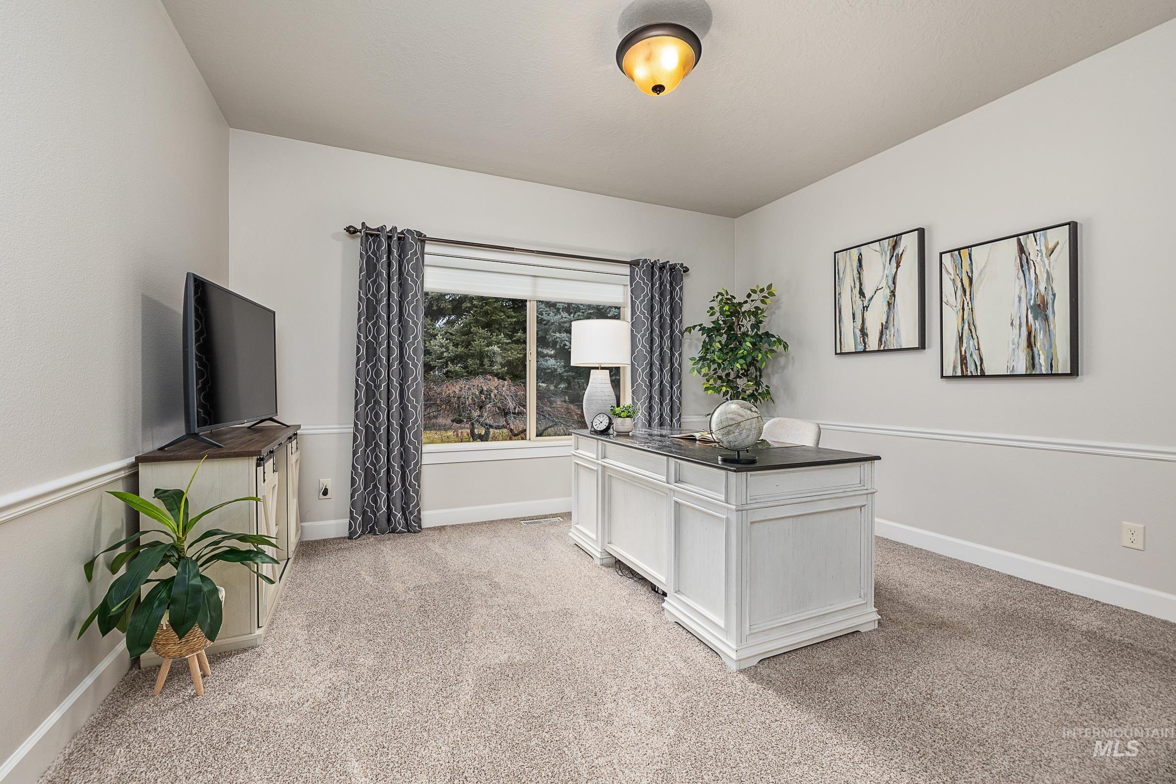 1536 E Daylesford Dr