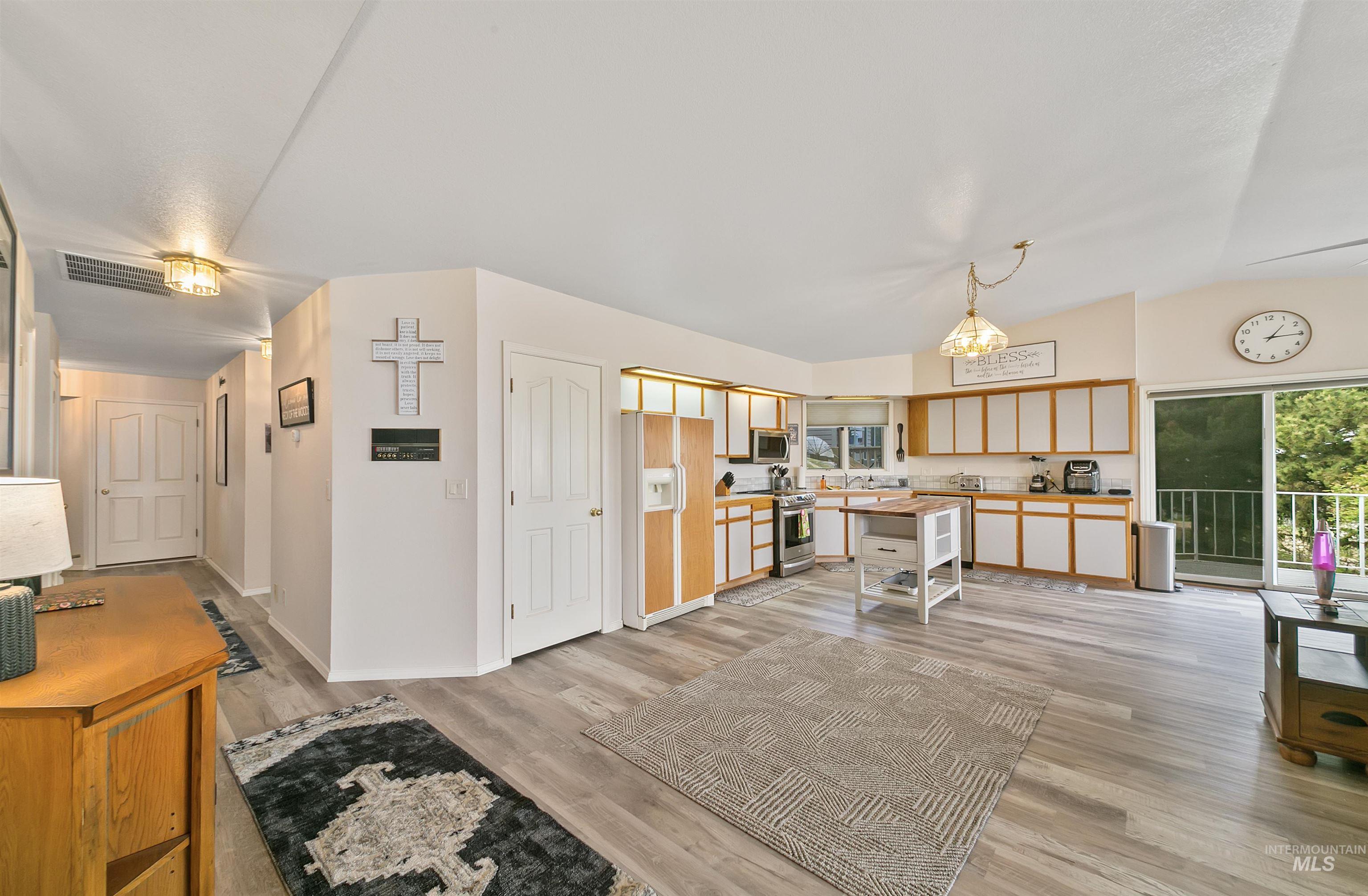 332 S Bitteroot Drive