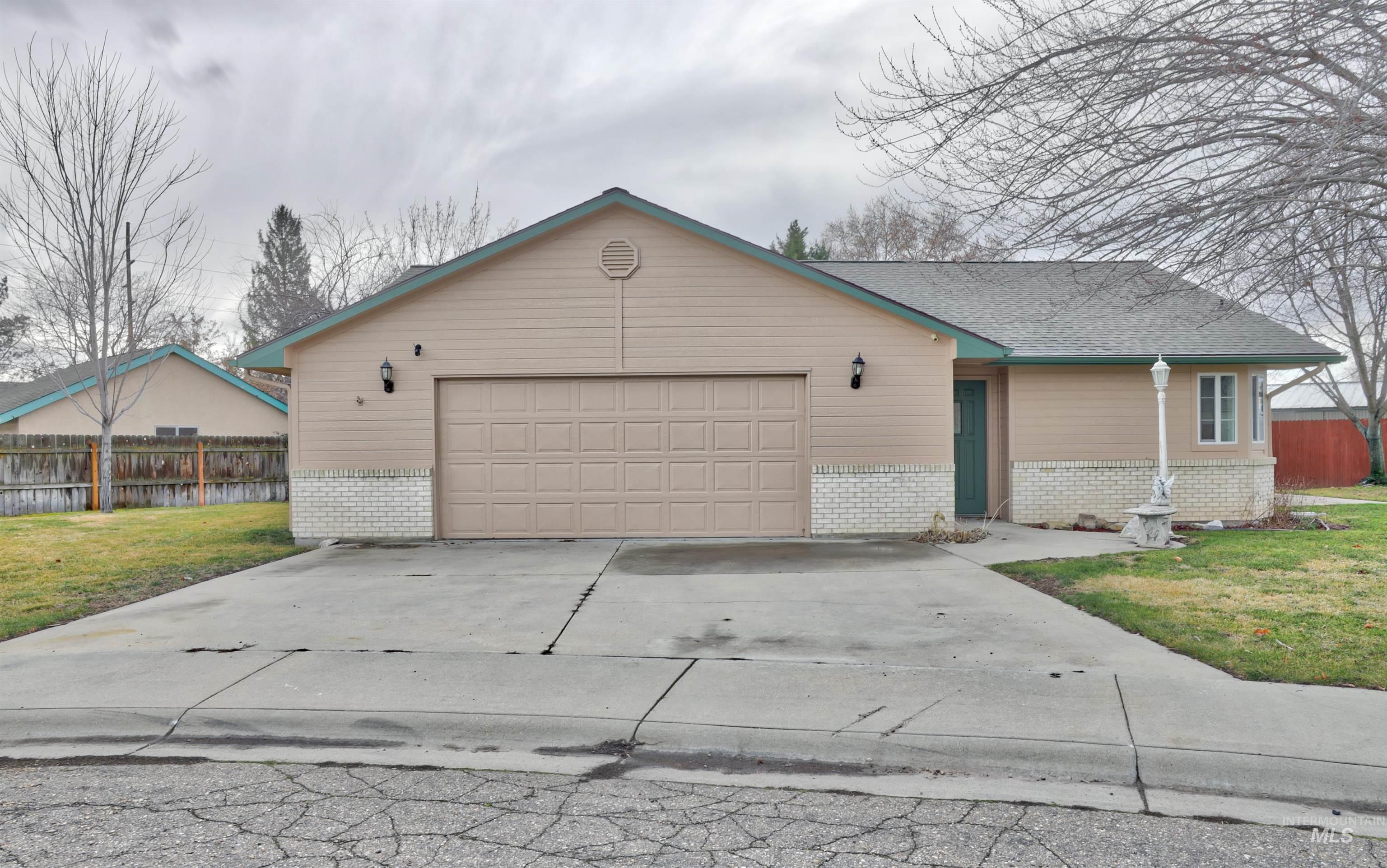 719 Benton Avenue