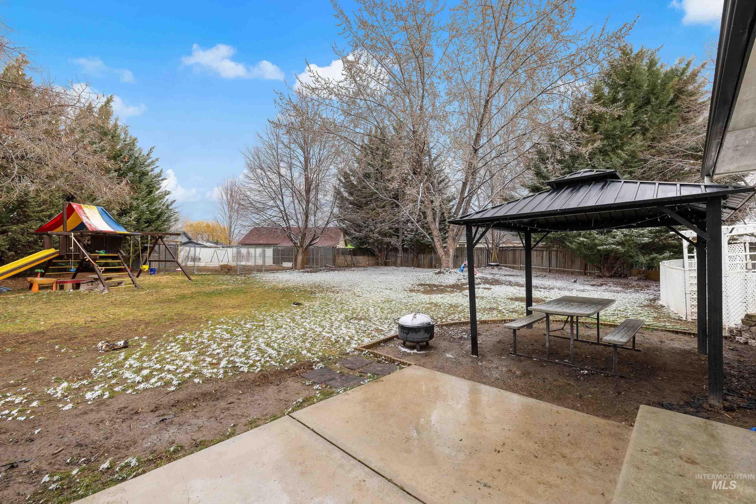 2600 W Creekstone