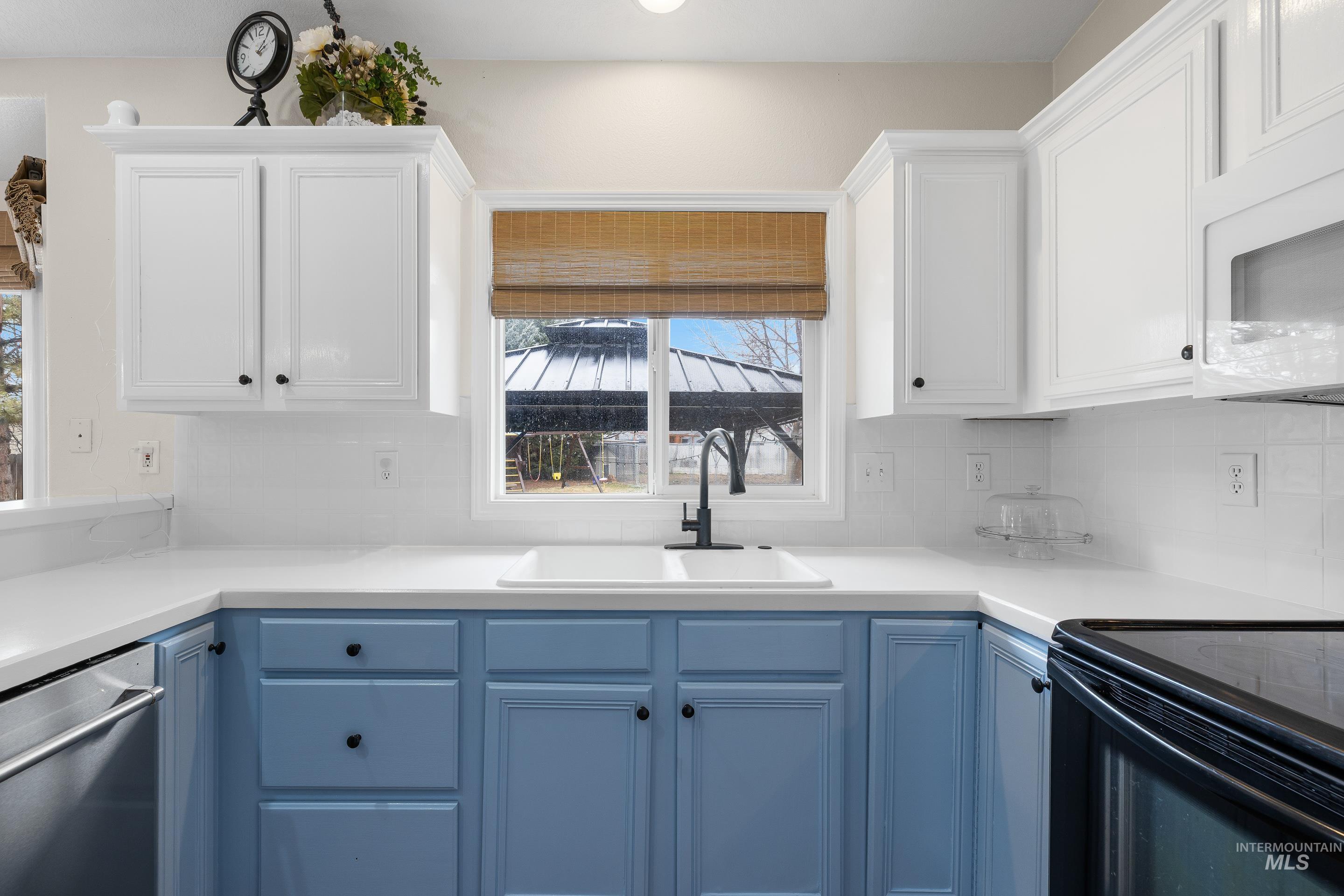 2600 W Creekstone