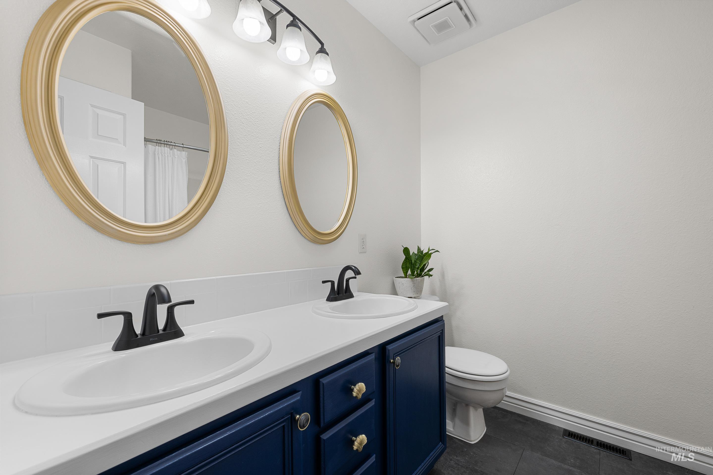 2600 W Creekstone