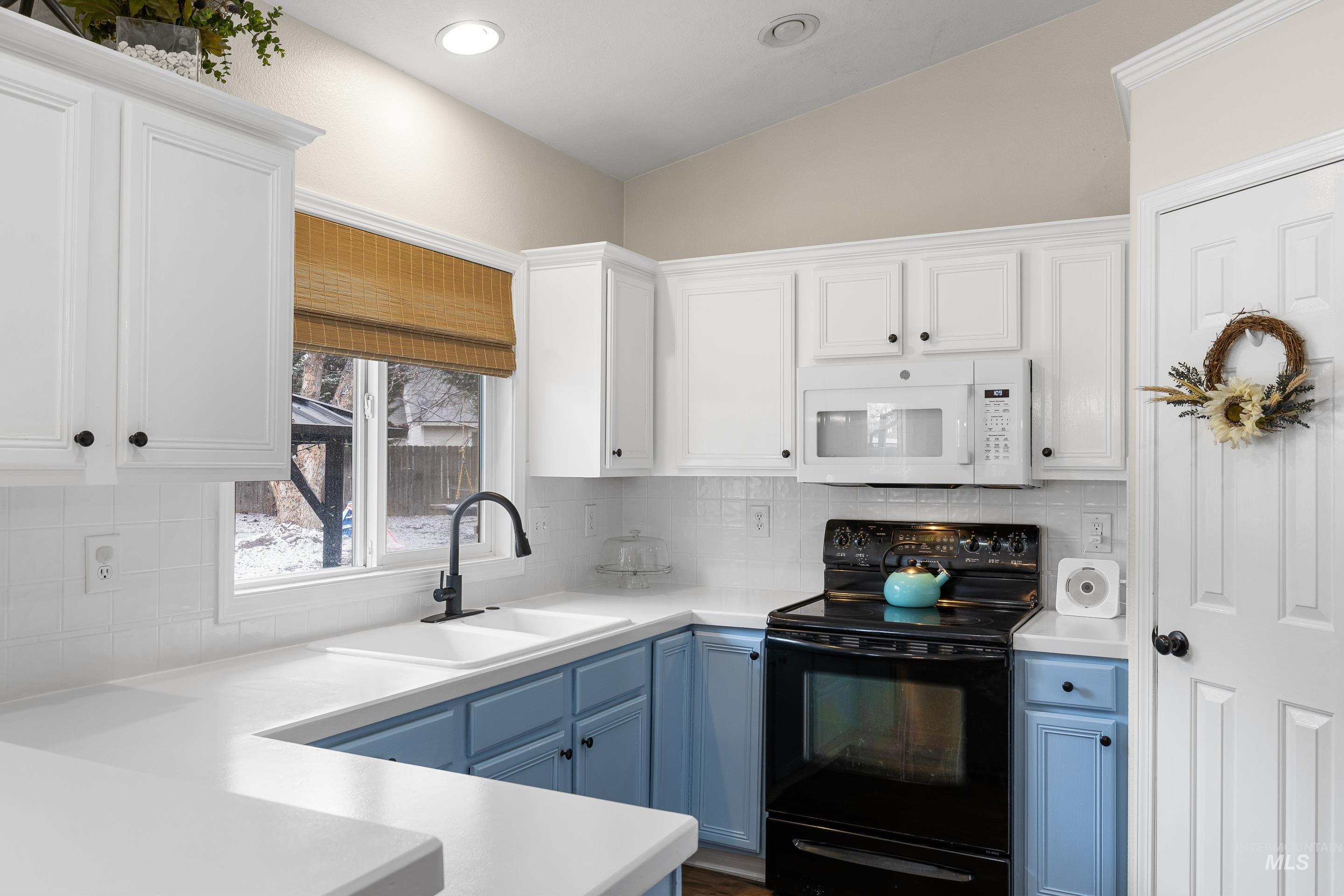 2600 W Creekstone