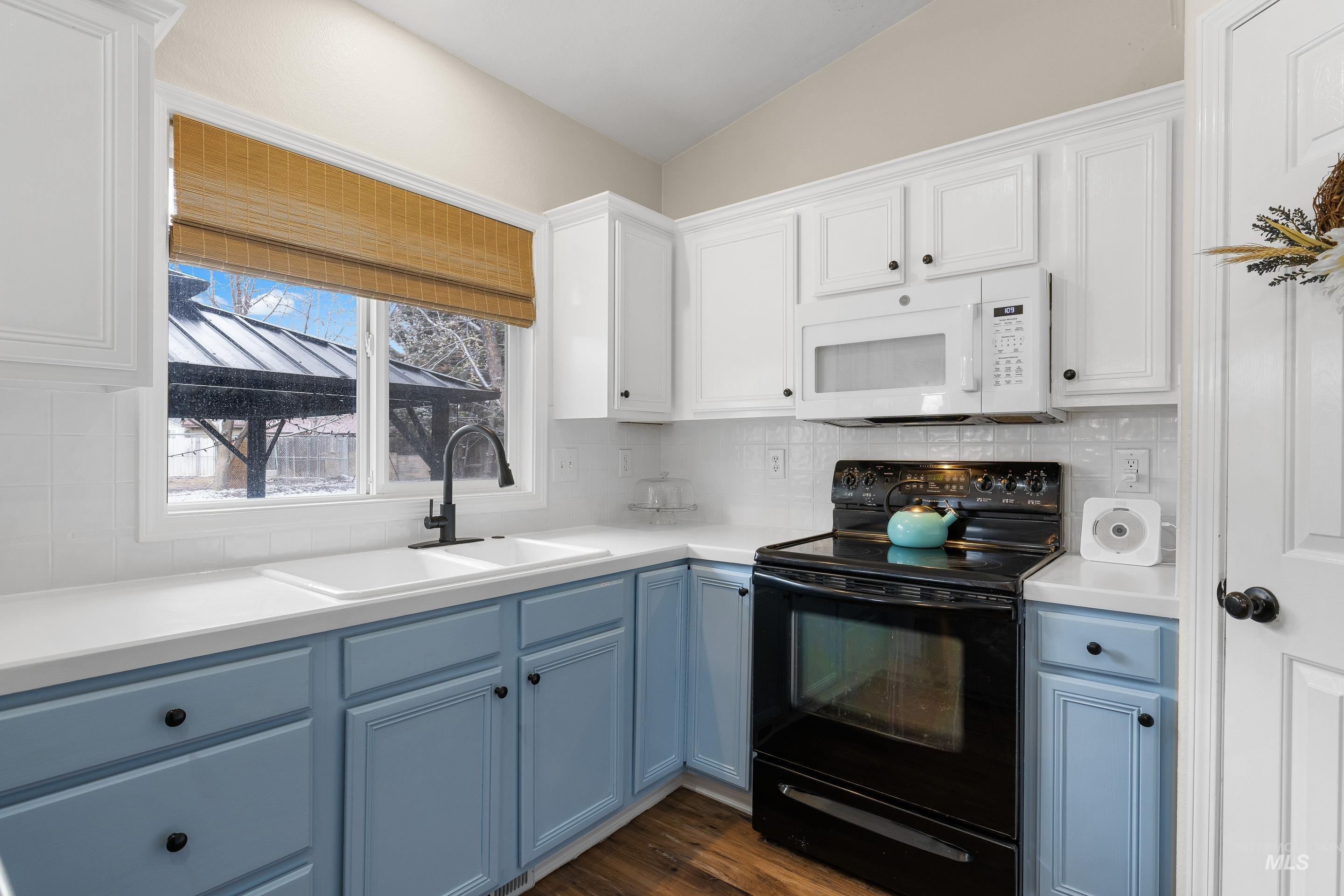 2600 W Creekstone
