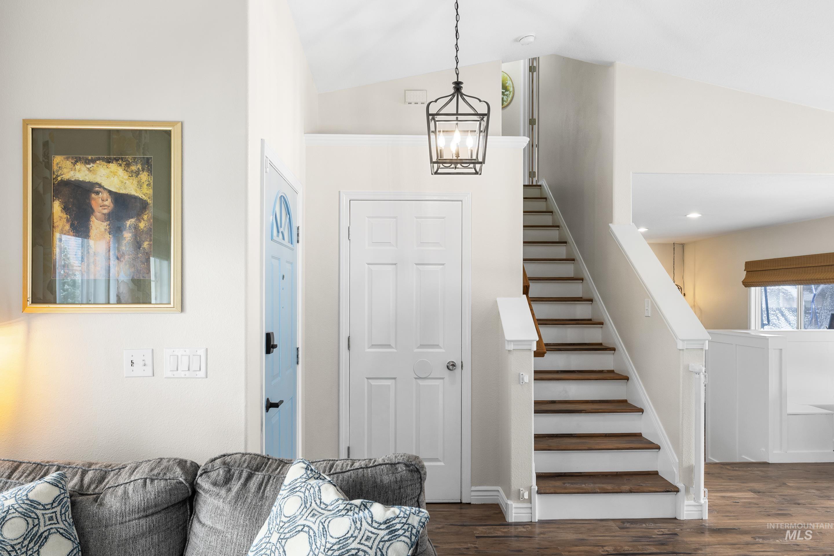 2600 W Creekstone