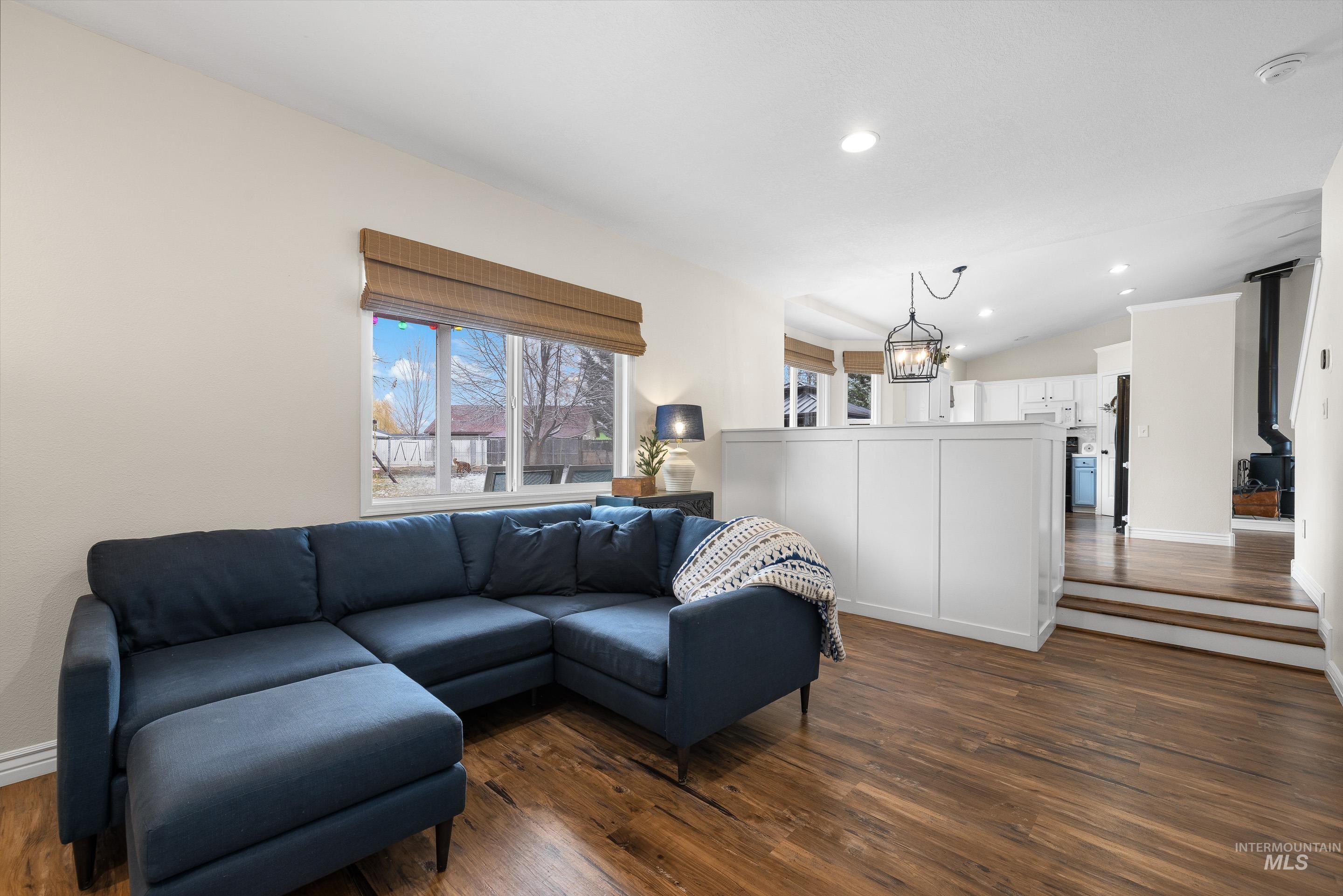2600 W Creekstone